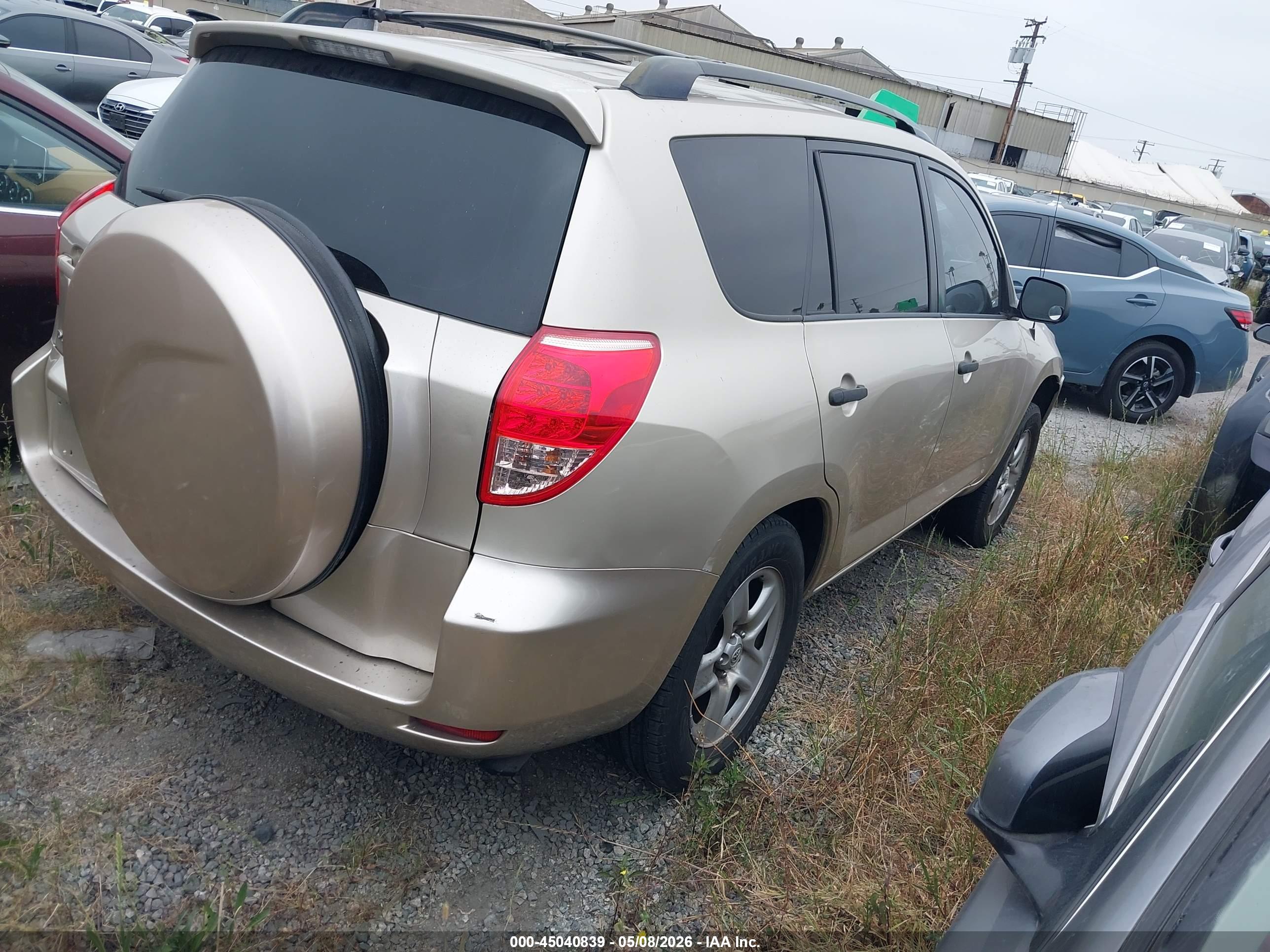 TOYOTA RAV4 image 4