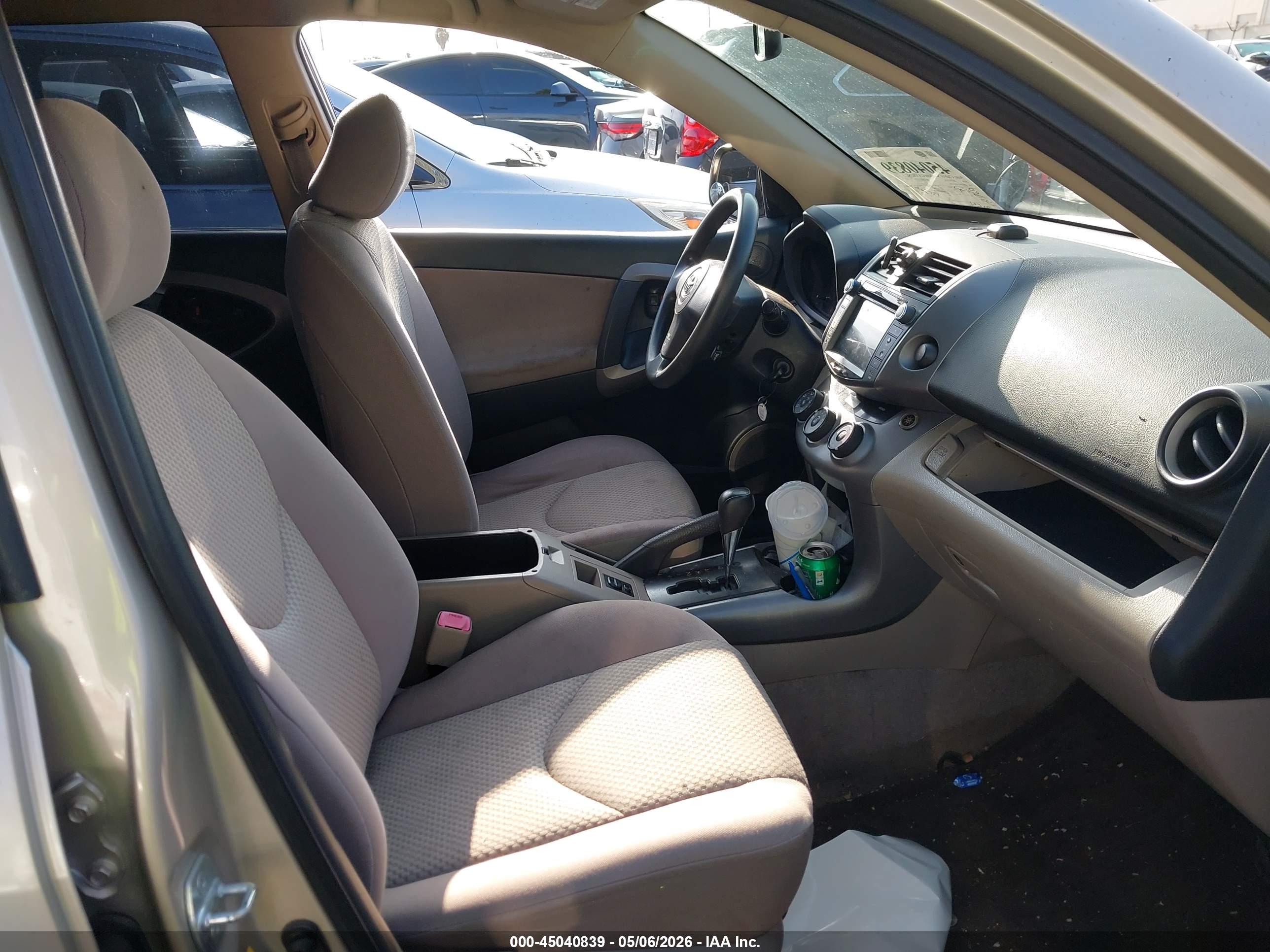 TOYOTA RAV4 image 5