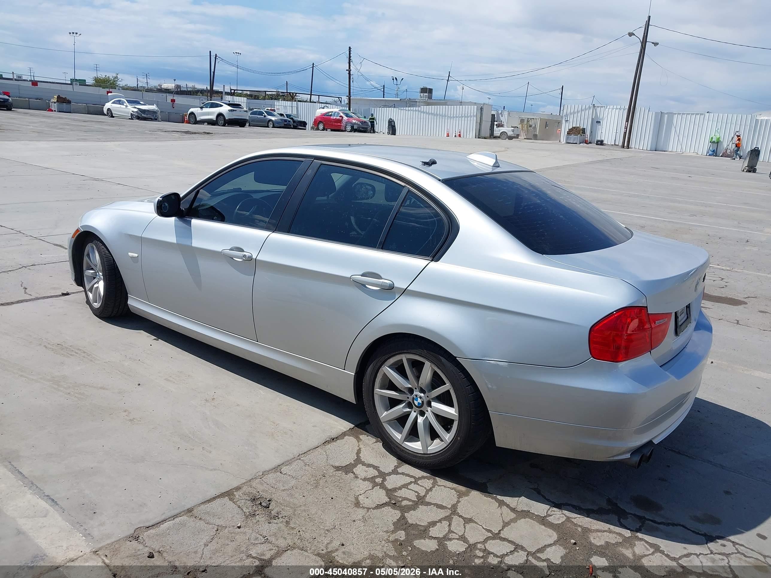 BMW 328I image 3