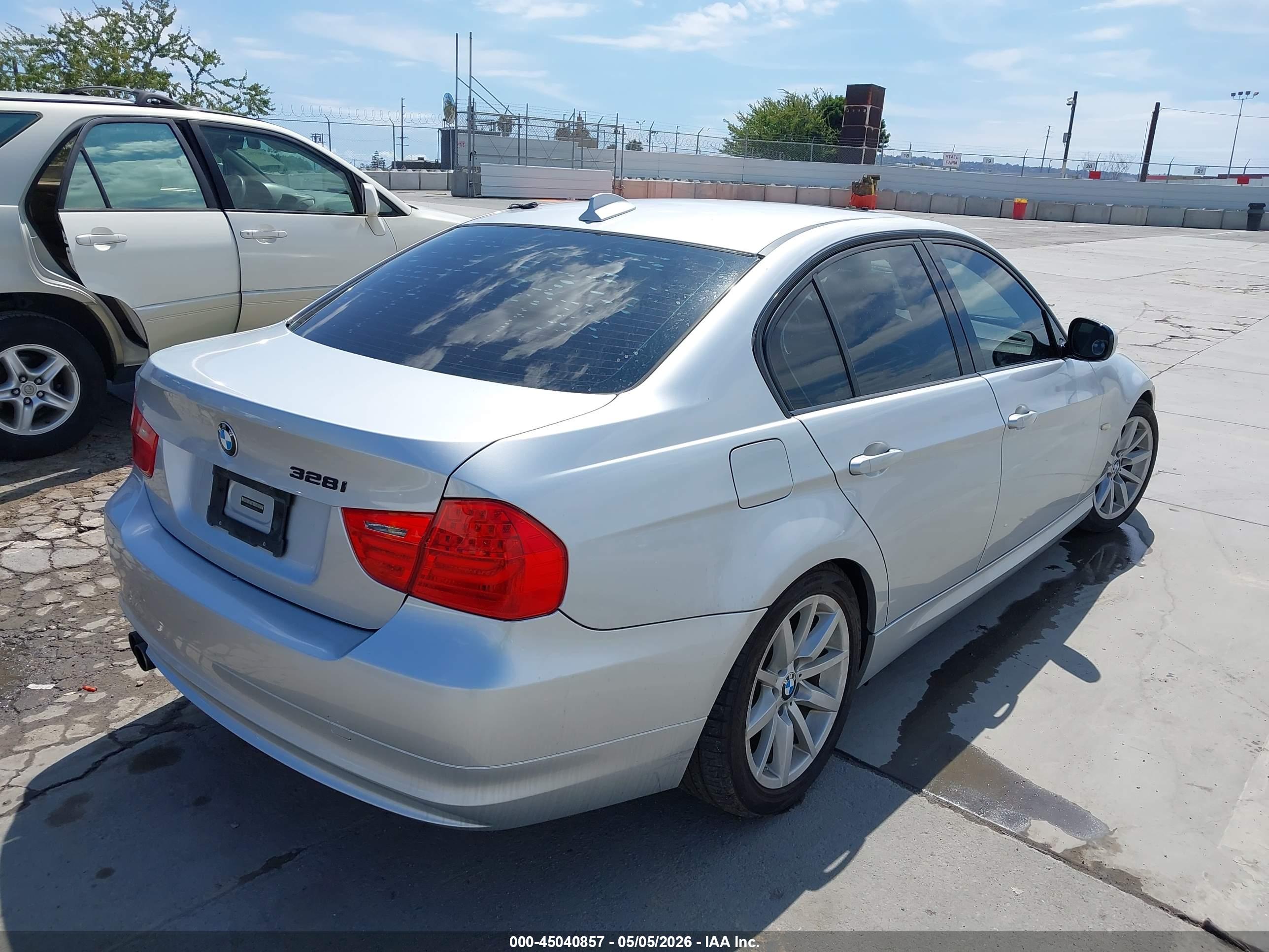 BMW 328I image 4
