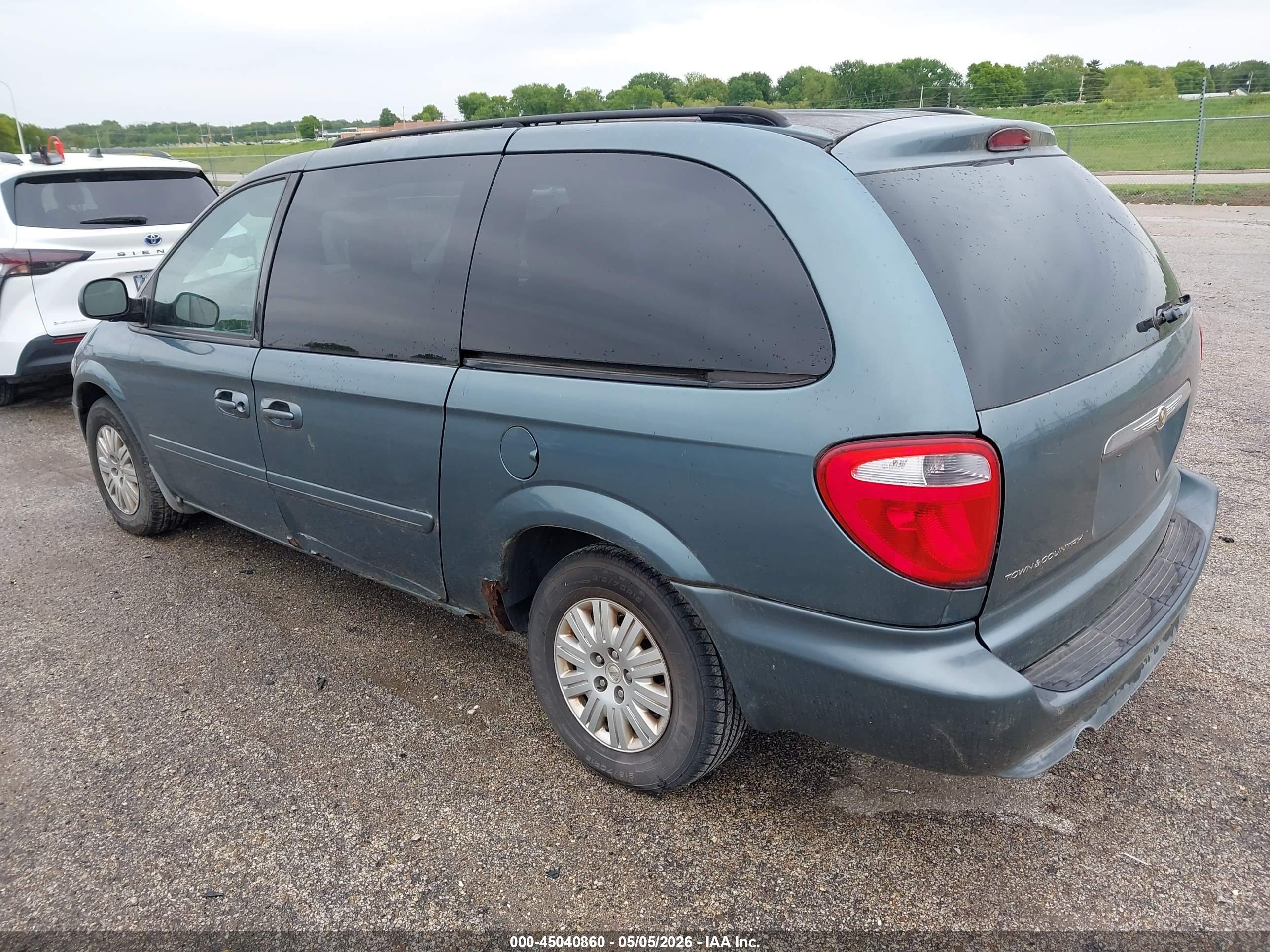 CHRYSLER TOWN image 3
