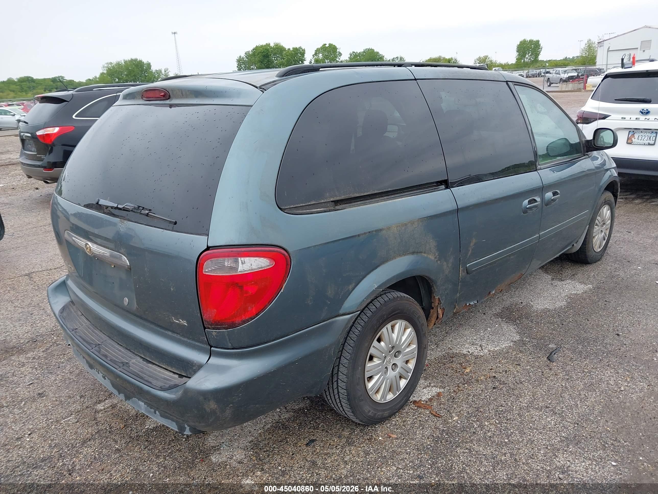 CHRYSLER TOWN image 4