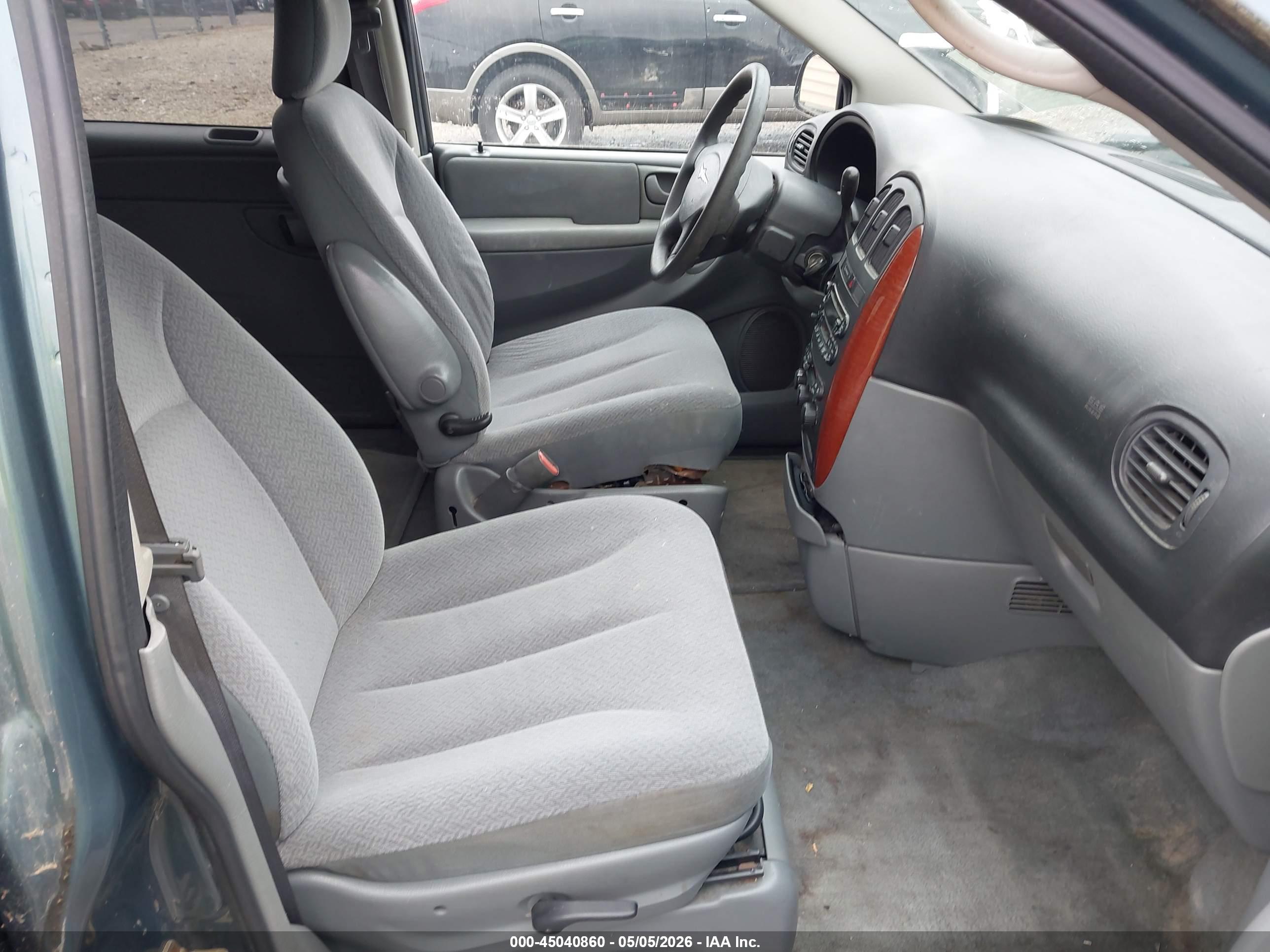 CHRYSLER TOWN image 5