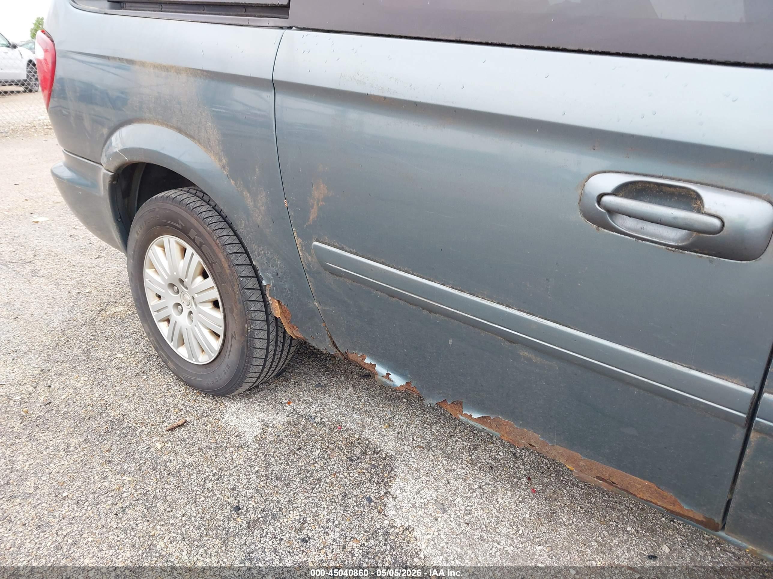 CHRYSLER TOWN image 6