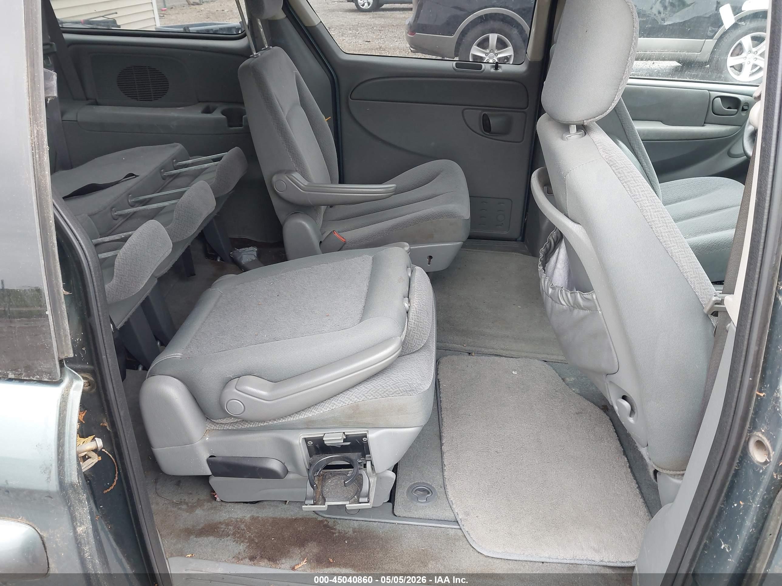 CHRYSLER TOWN image 8
