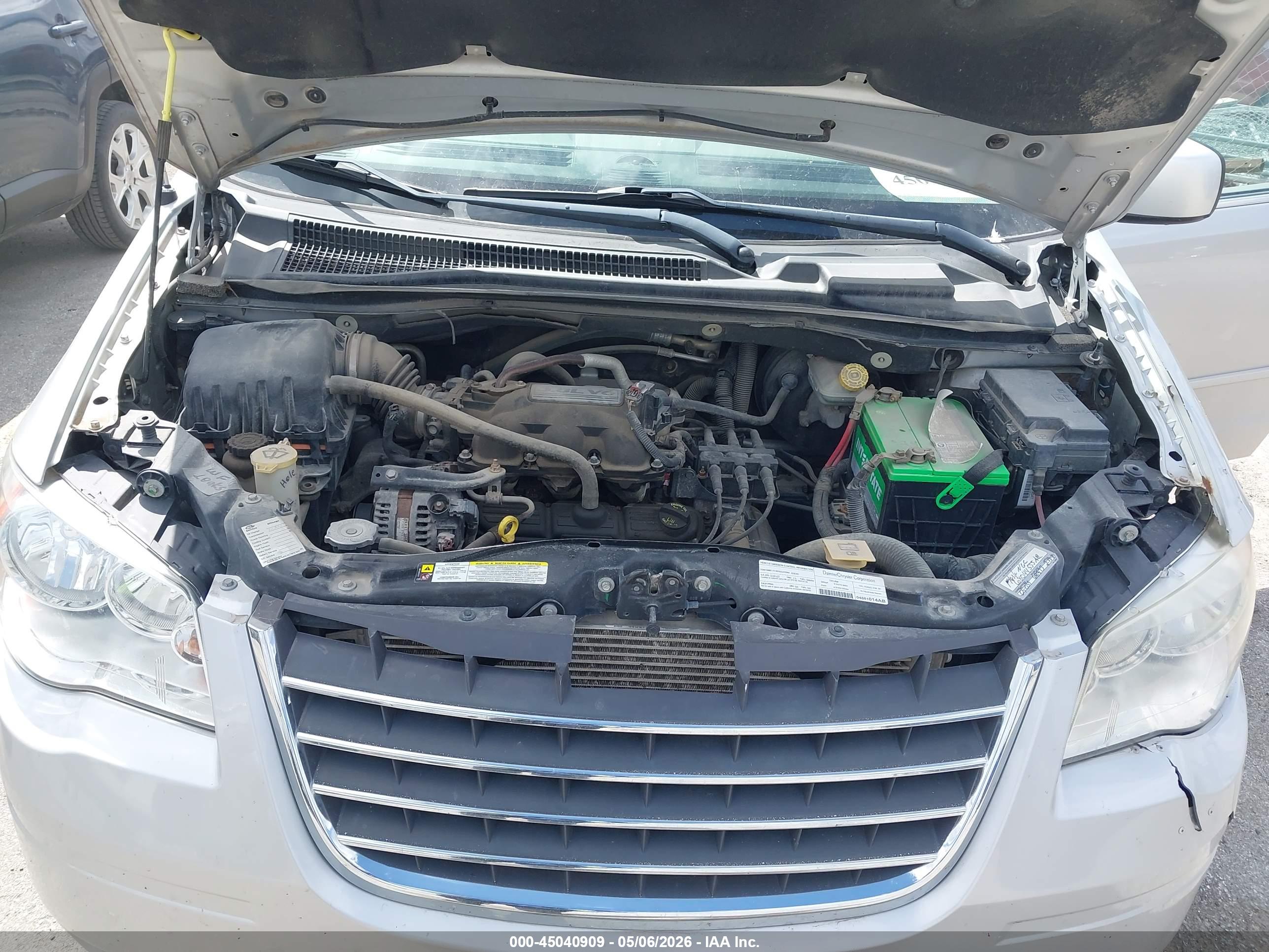 CHRYSLER TOWN image 10