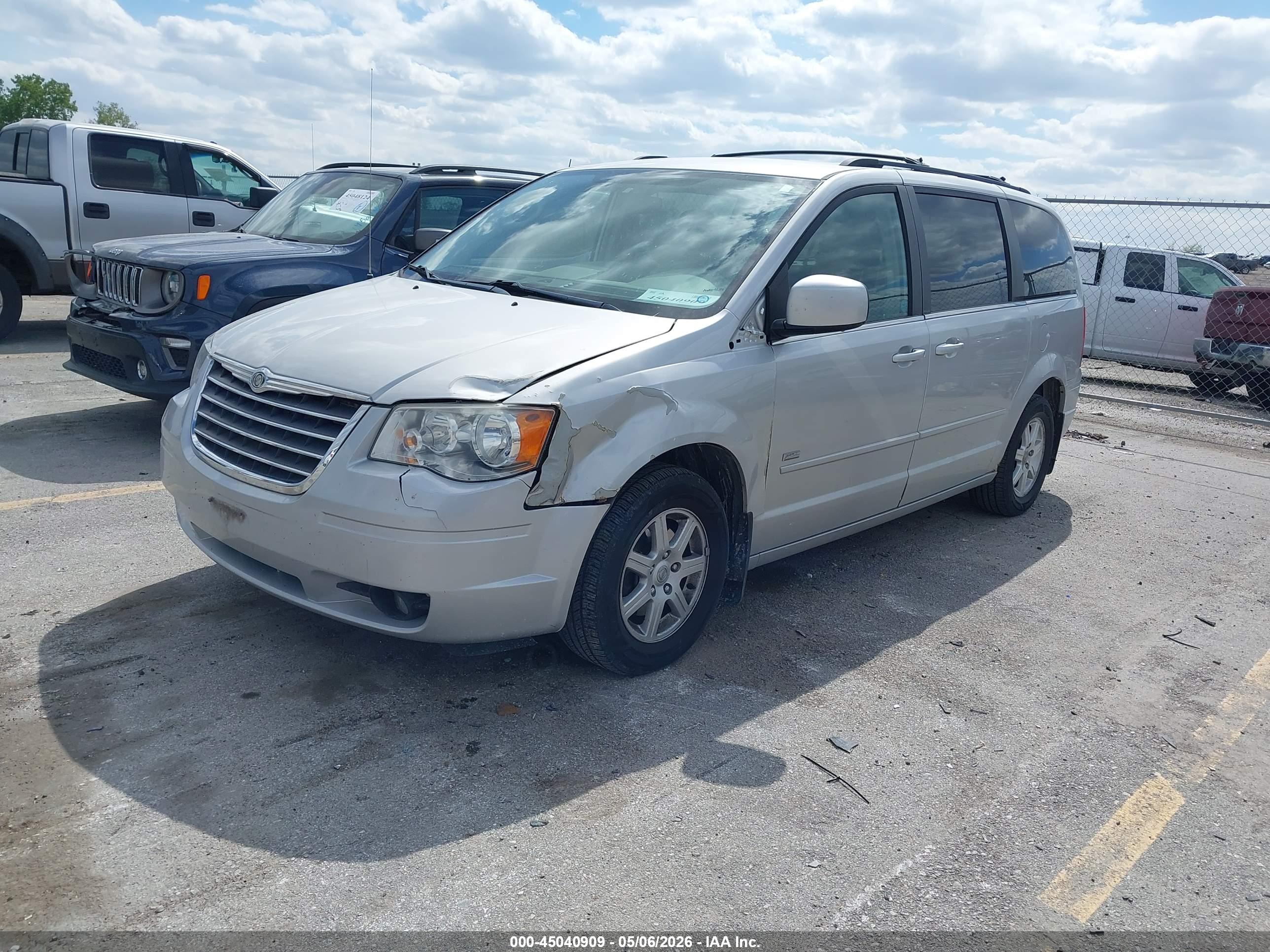 CHRYSLER TOWN image 2