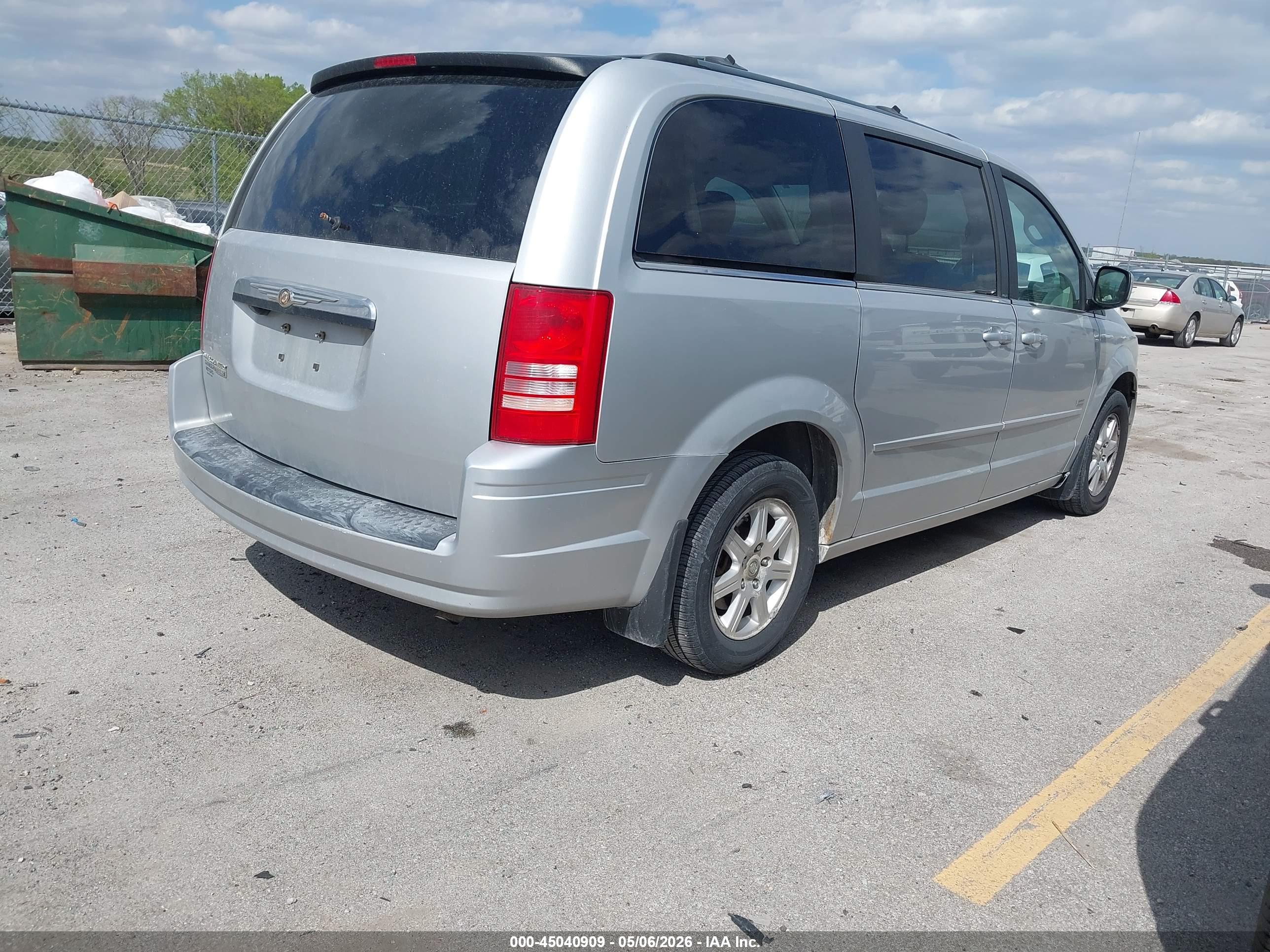 CHRYSLER TOWN image 4