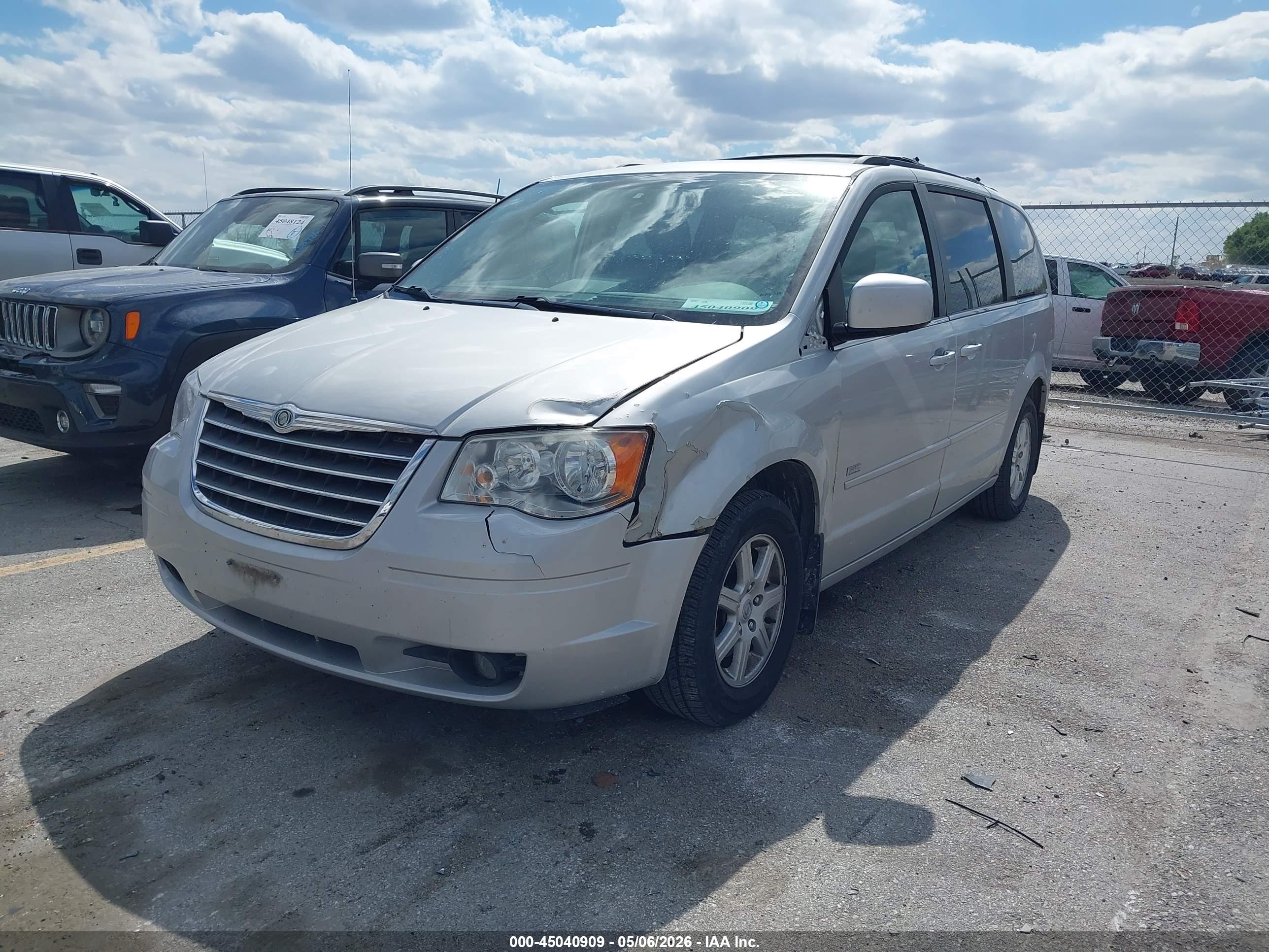 CHRYSLER TOWN image 6