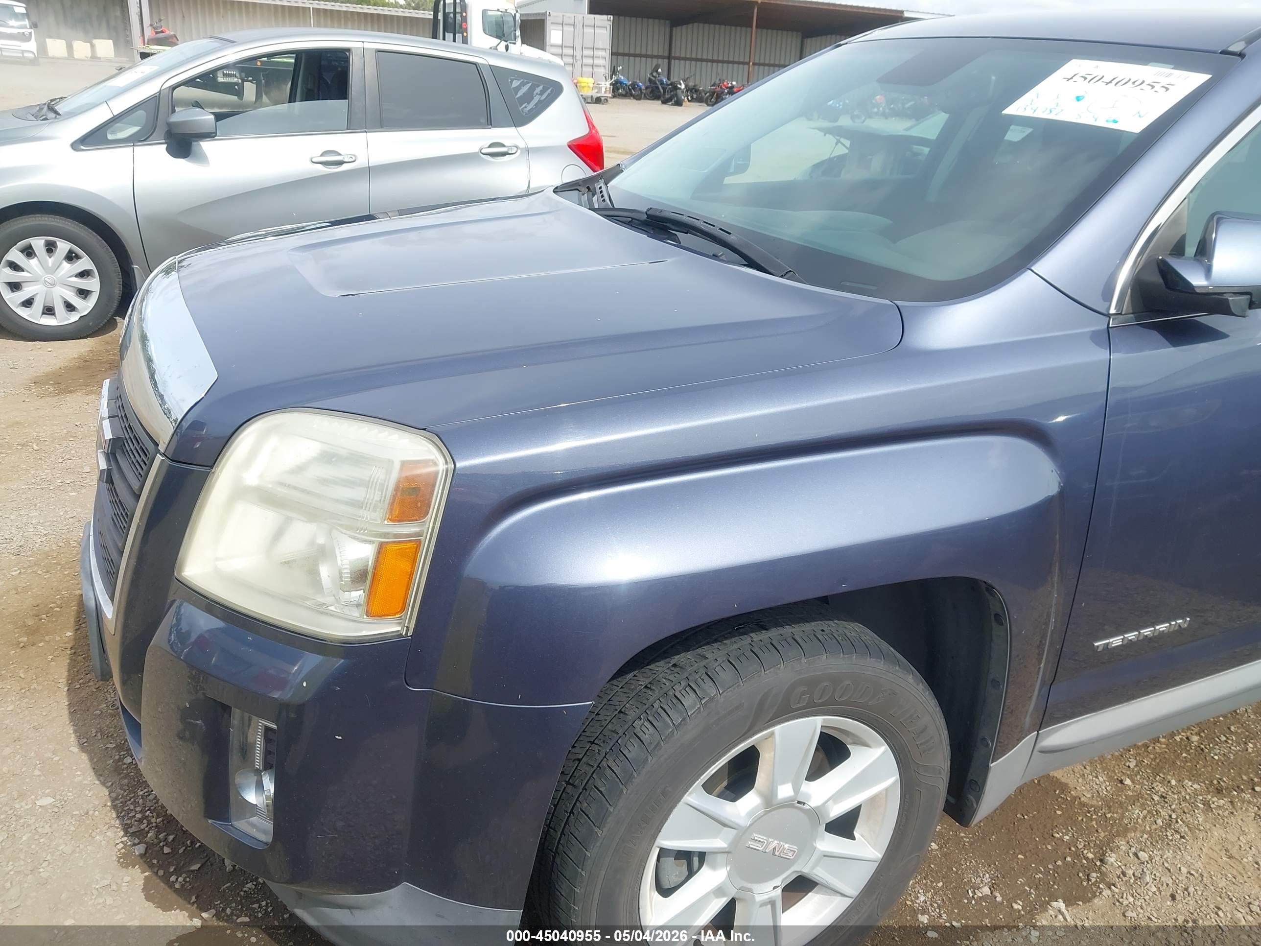 GMC TERRAIN image 6
