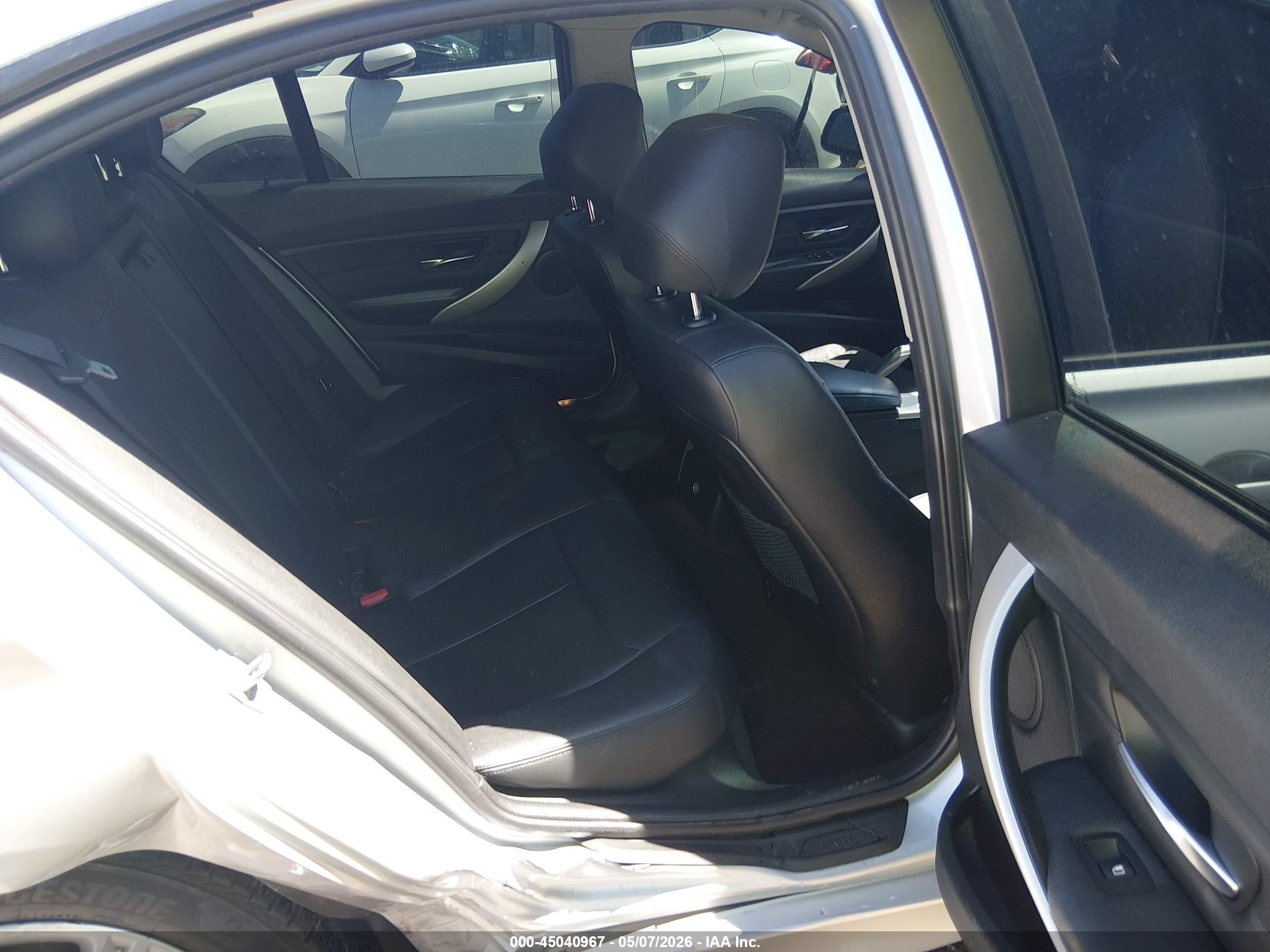 BMW 320I image 8