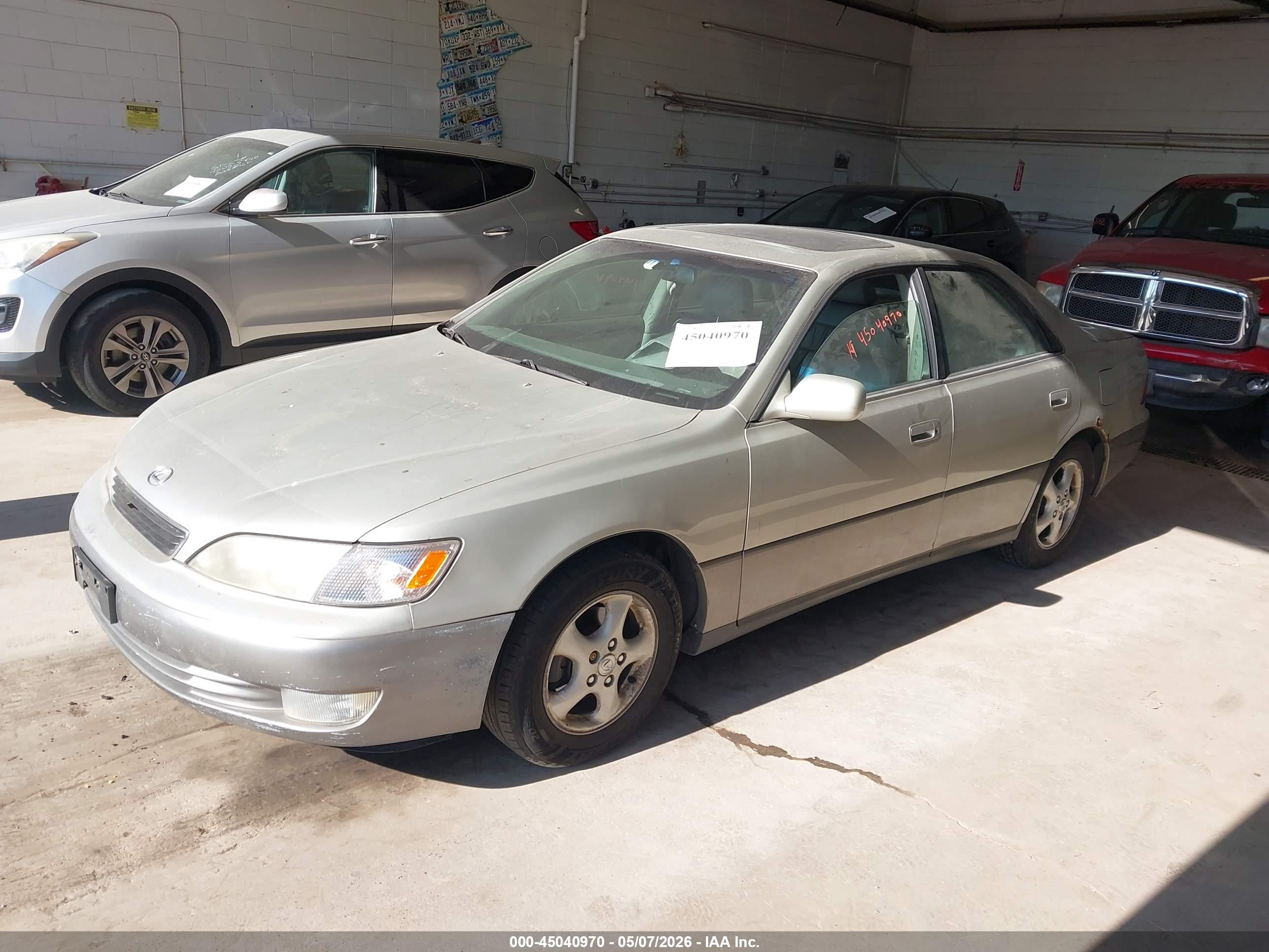 LEXUS ES image 2