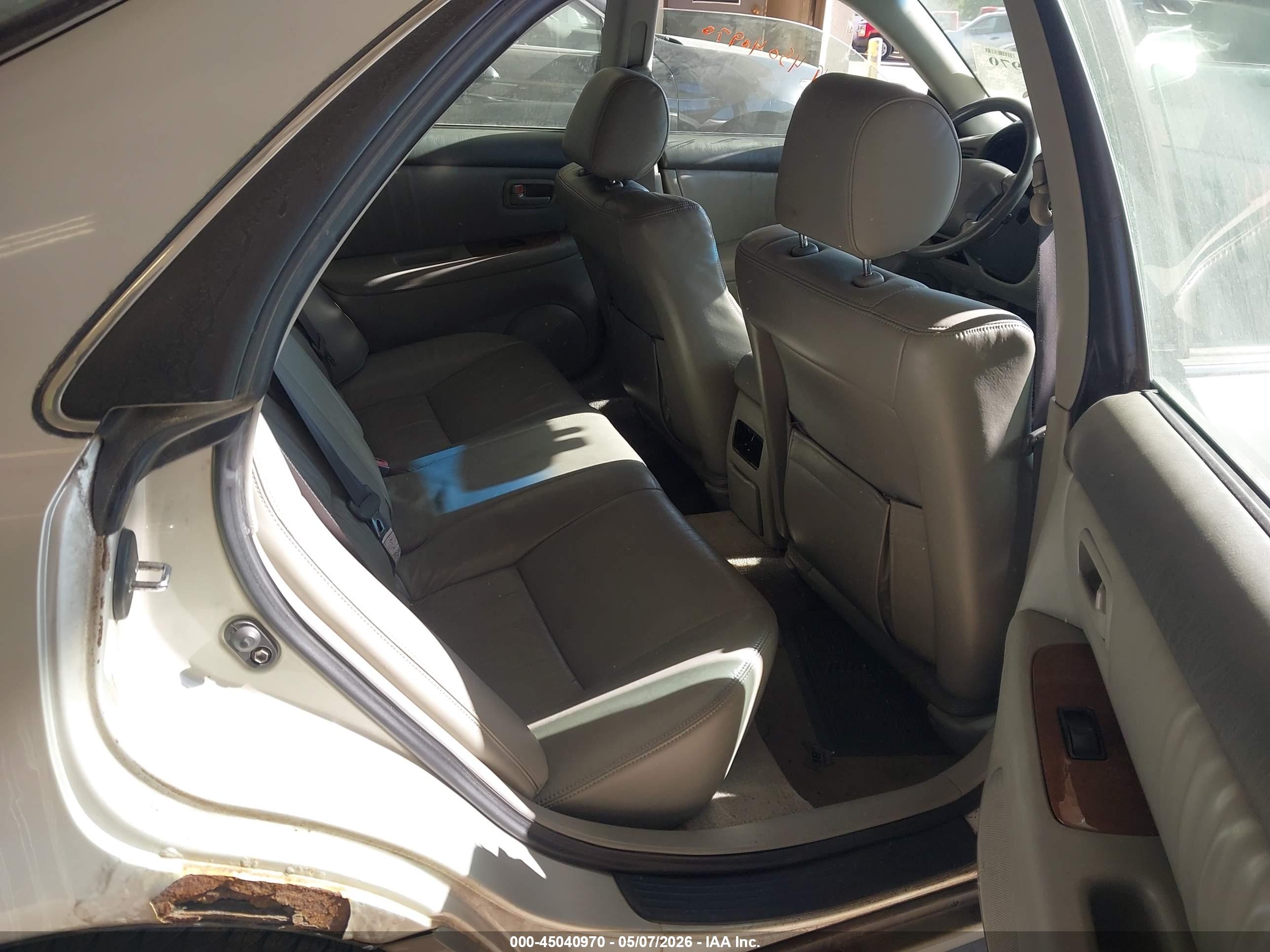 LEXUS ES image 8