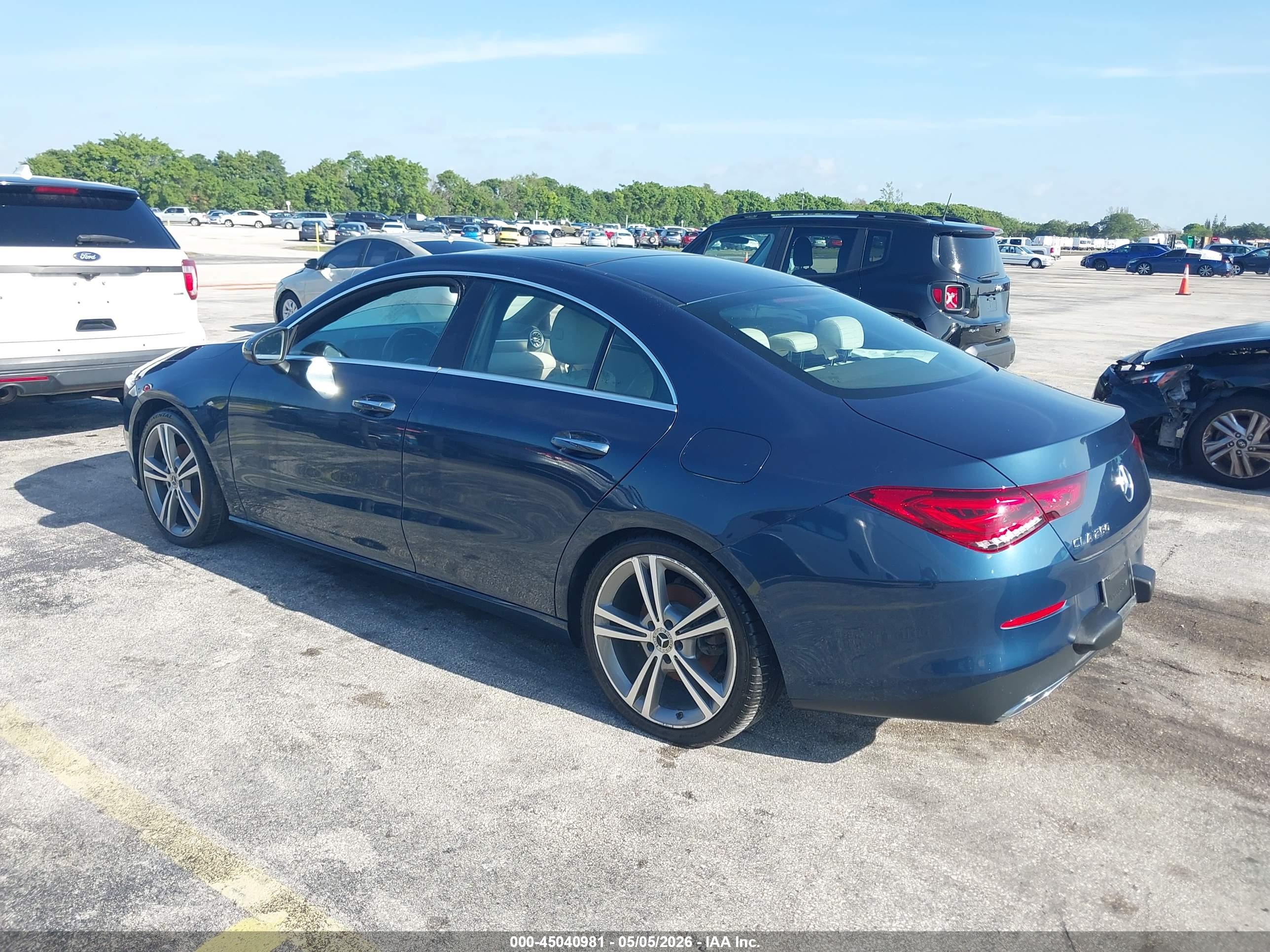 MERCEDES-BENZ CLA image 3