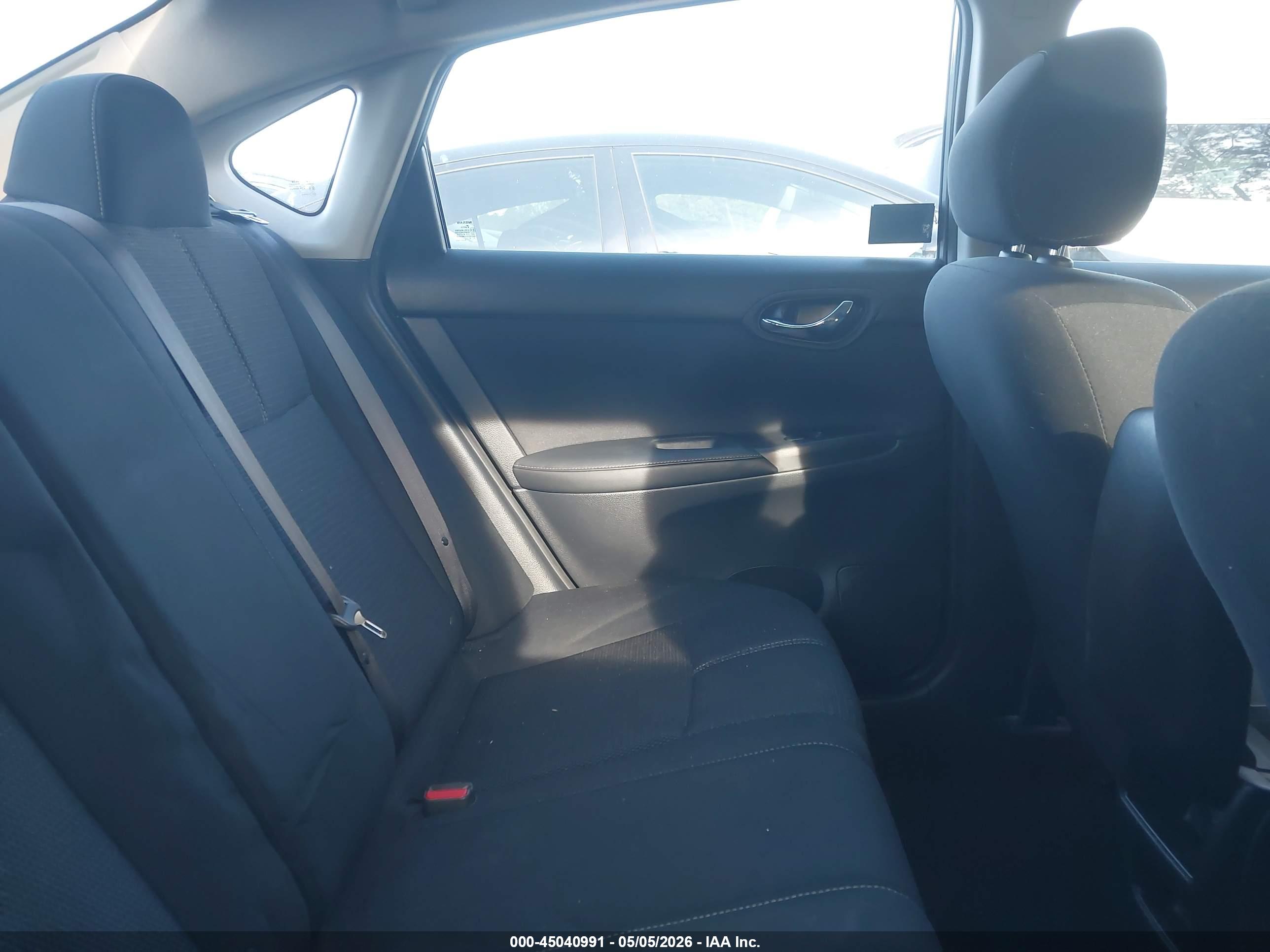 NISSAN SENTRA image 8