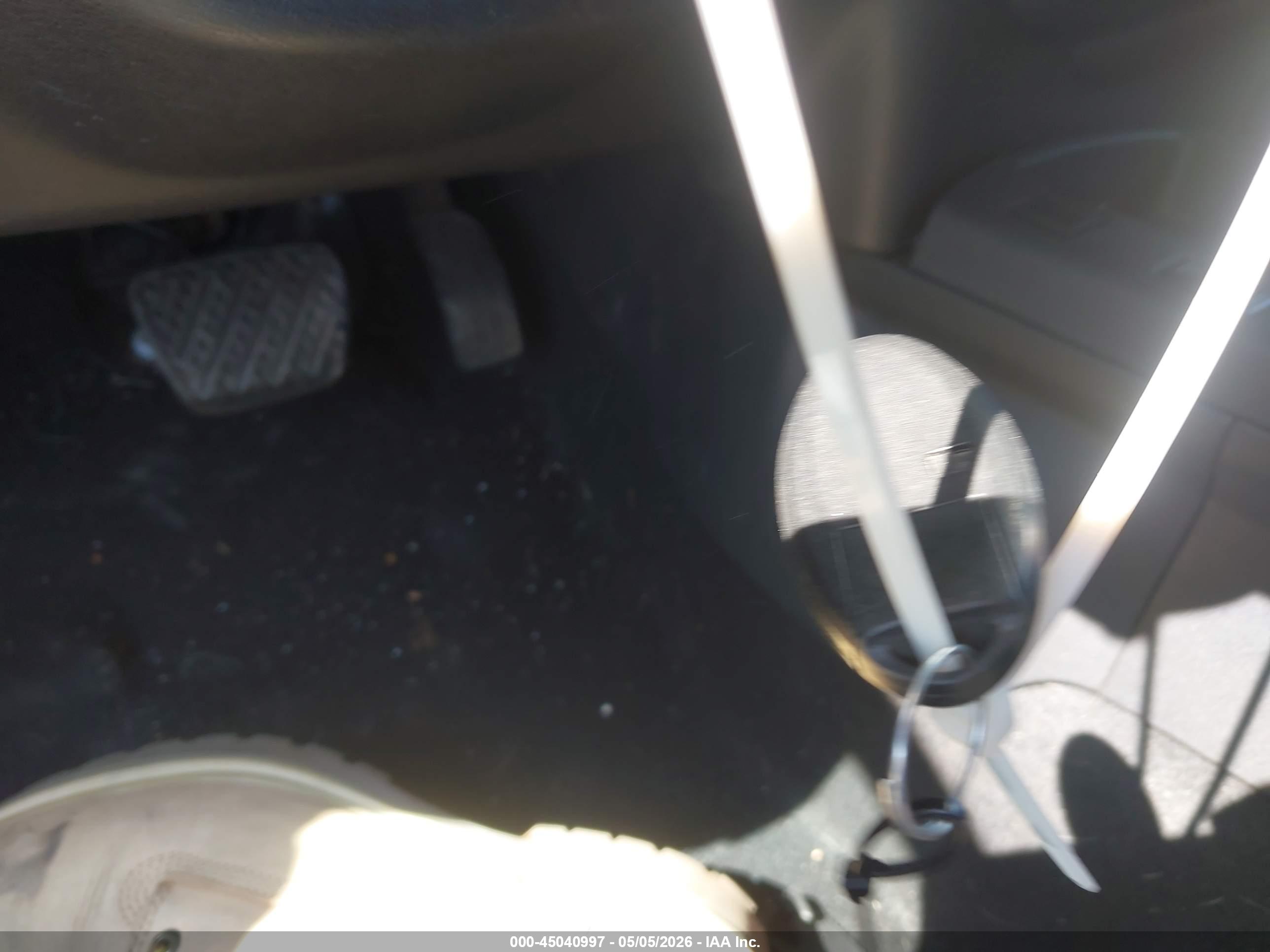 NISSAN LEAF image 11
