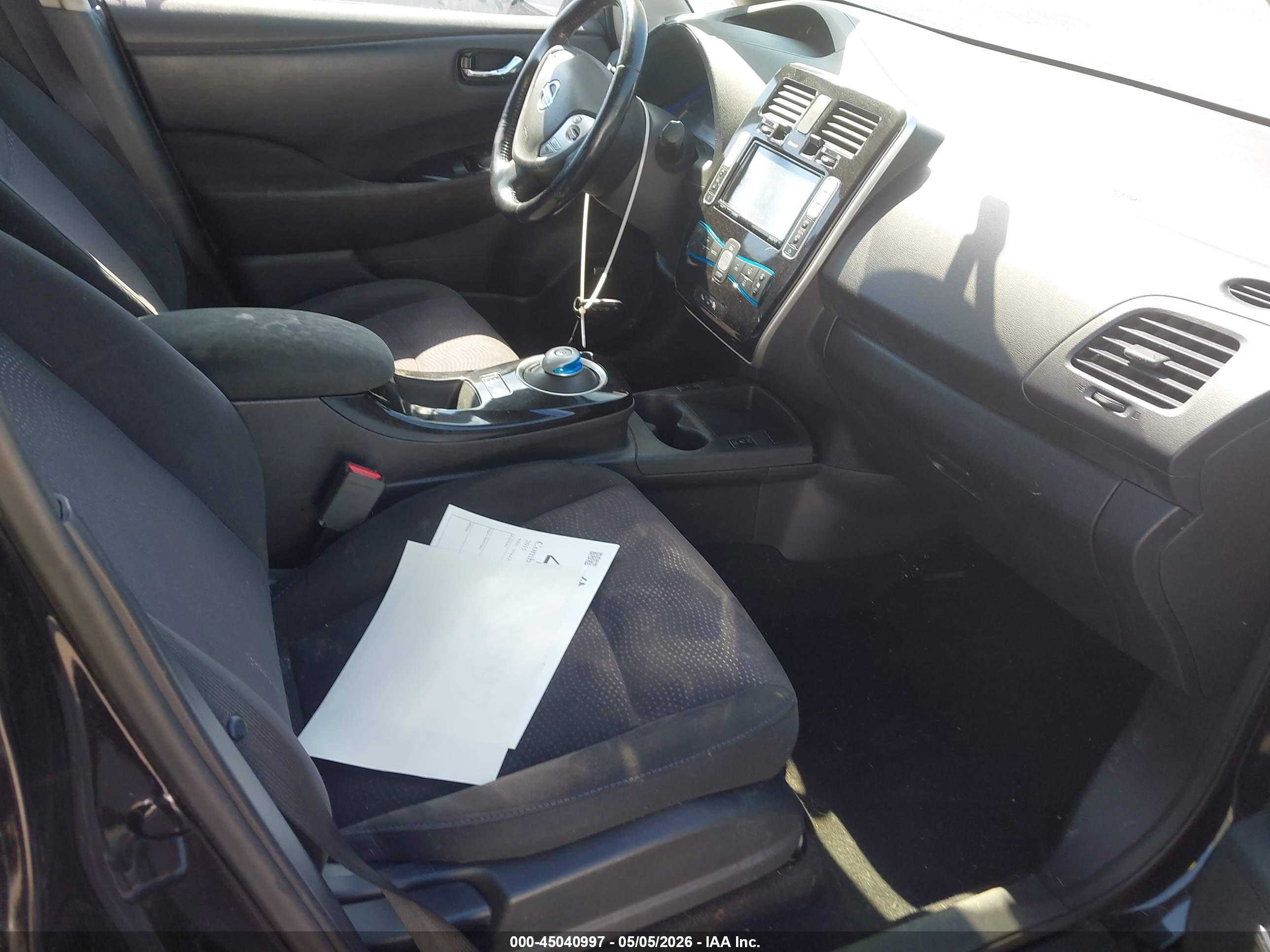 NISSAN LEAF image 5