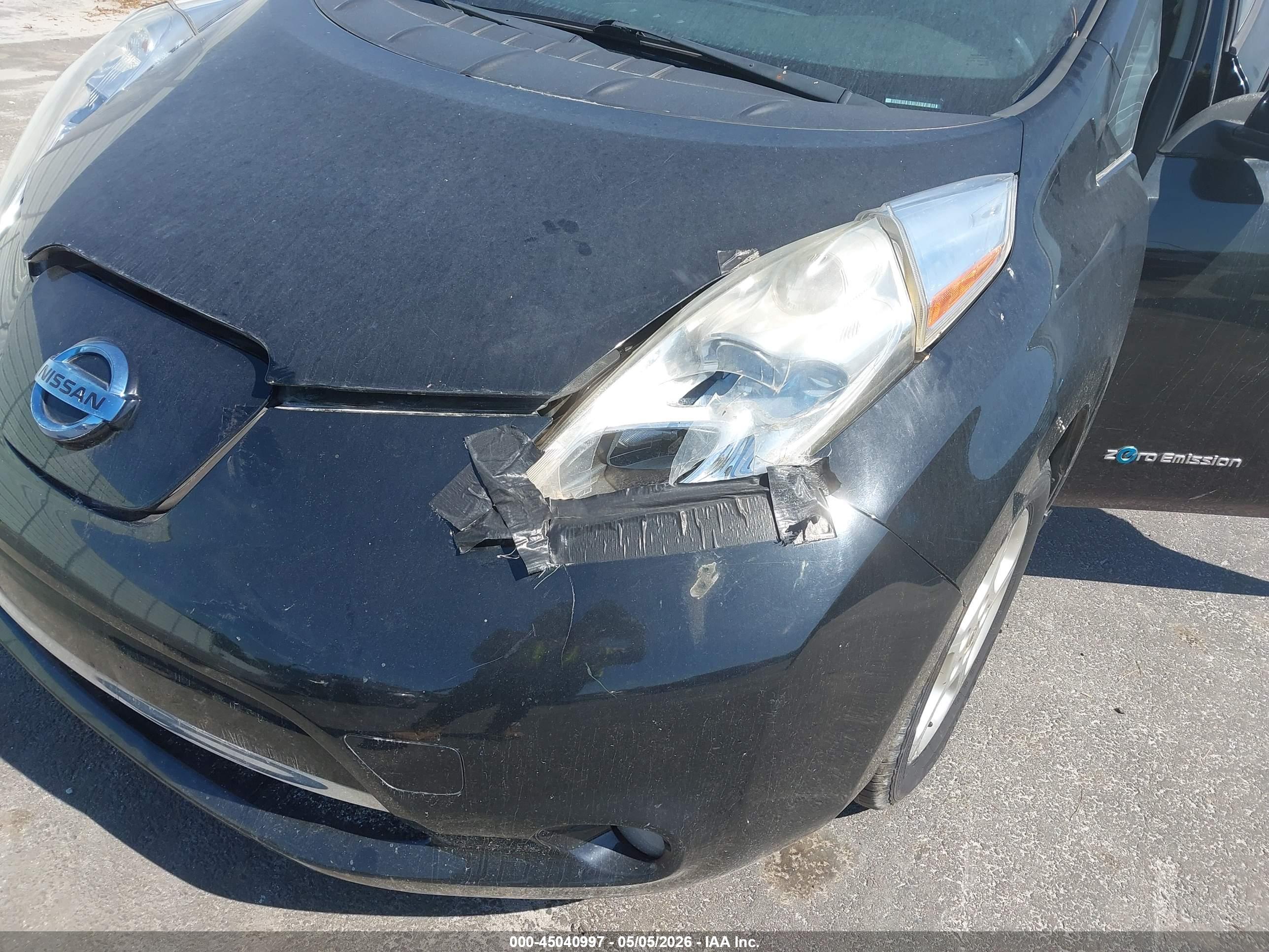 NISSAN LEAF image 6