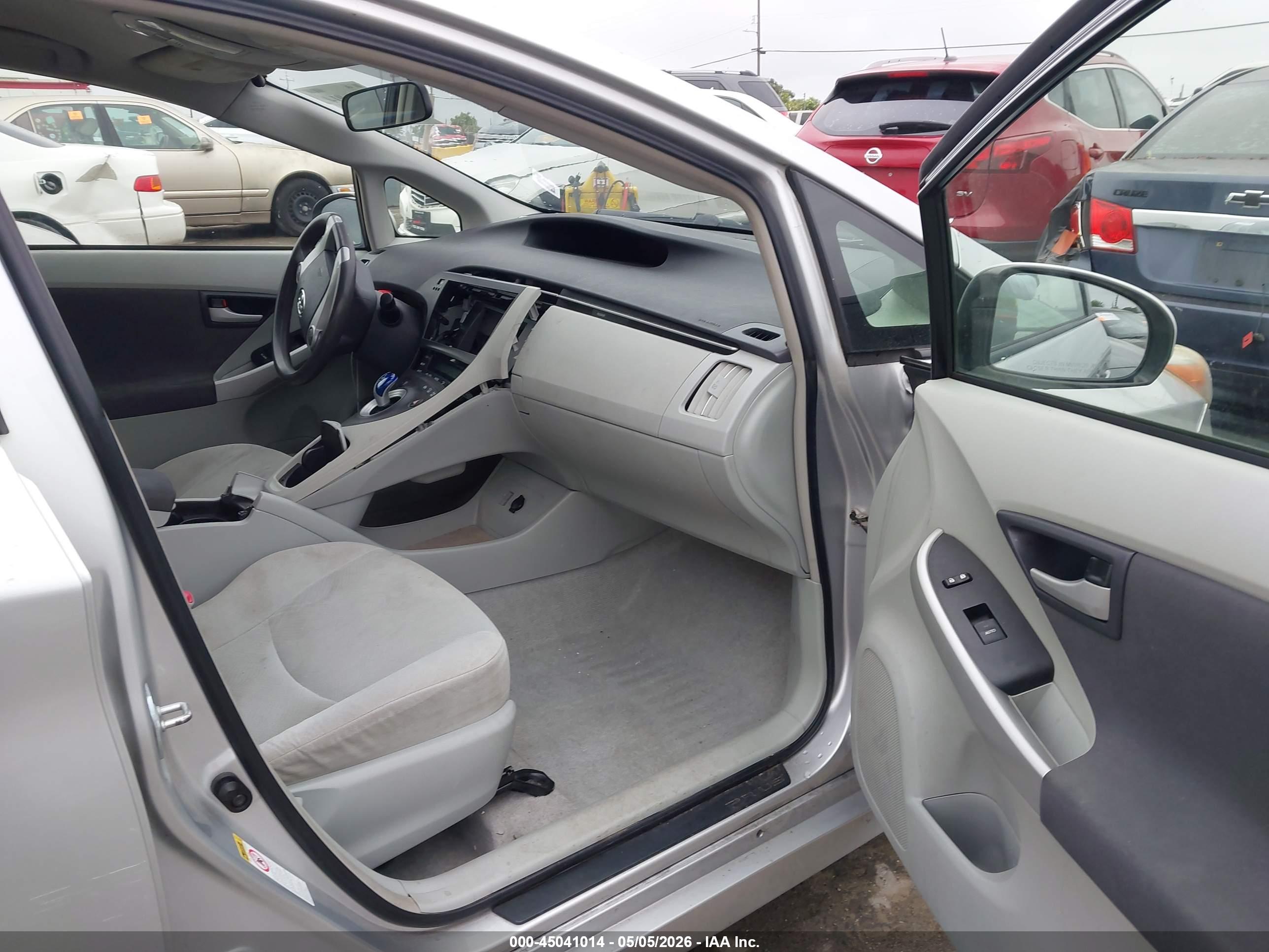 TOYOTA PRIUS image 5