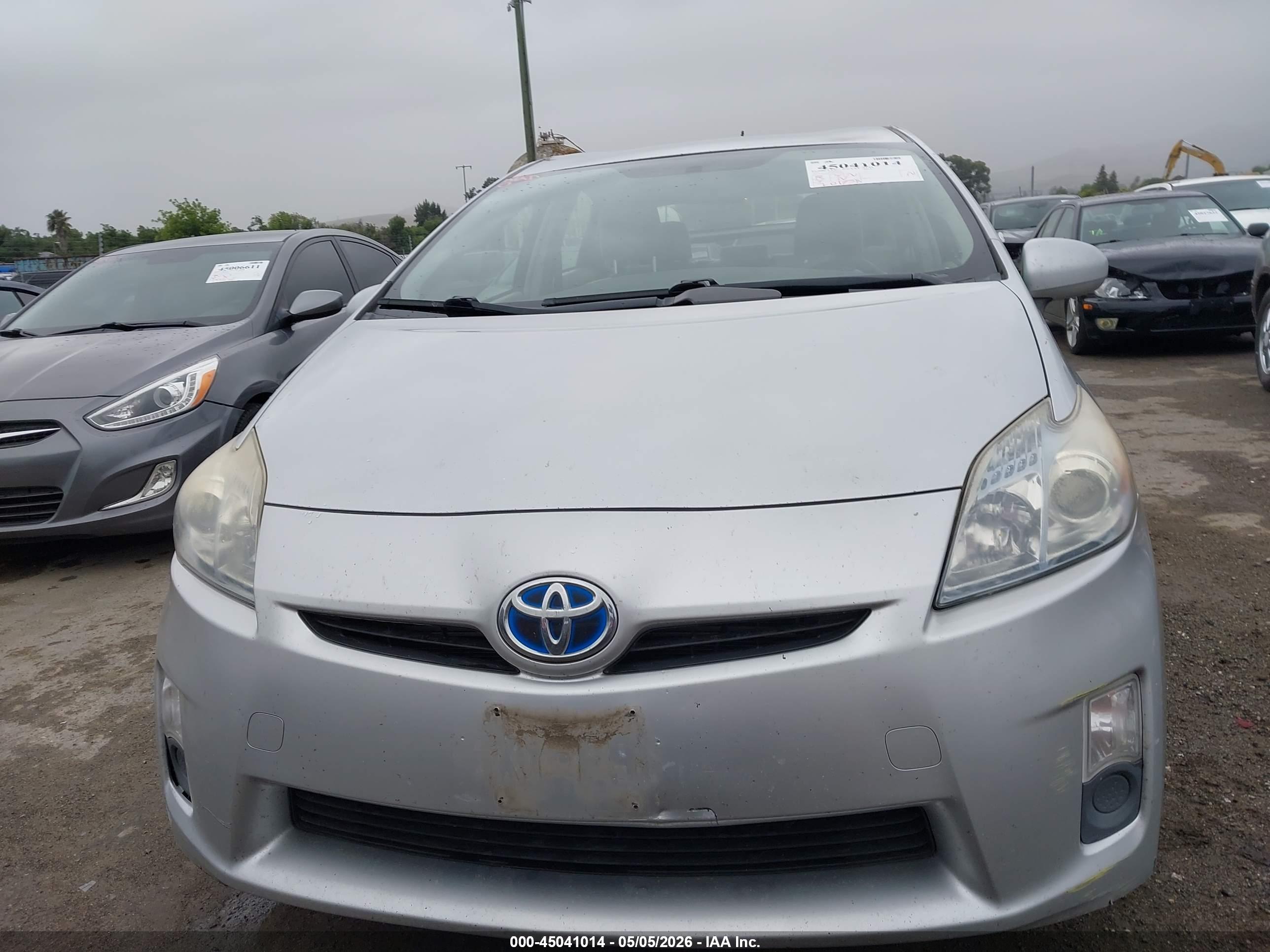 TOYOTA PRIUS image 6