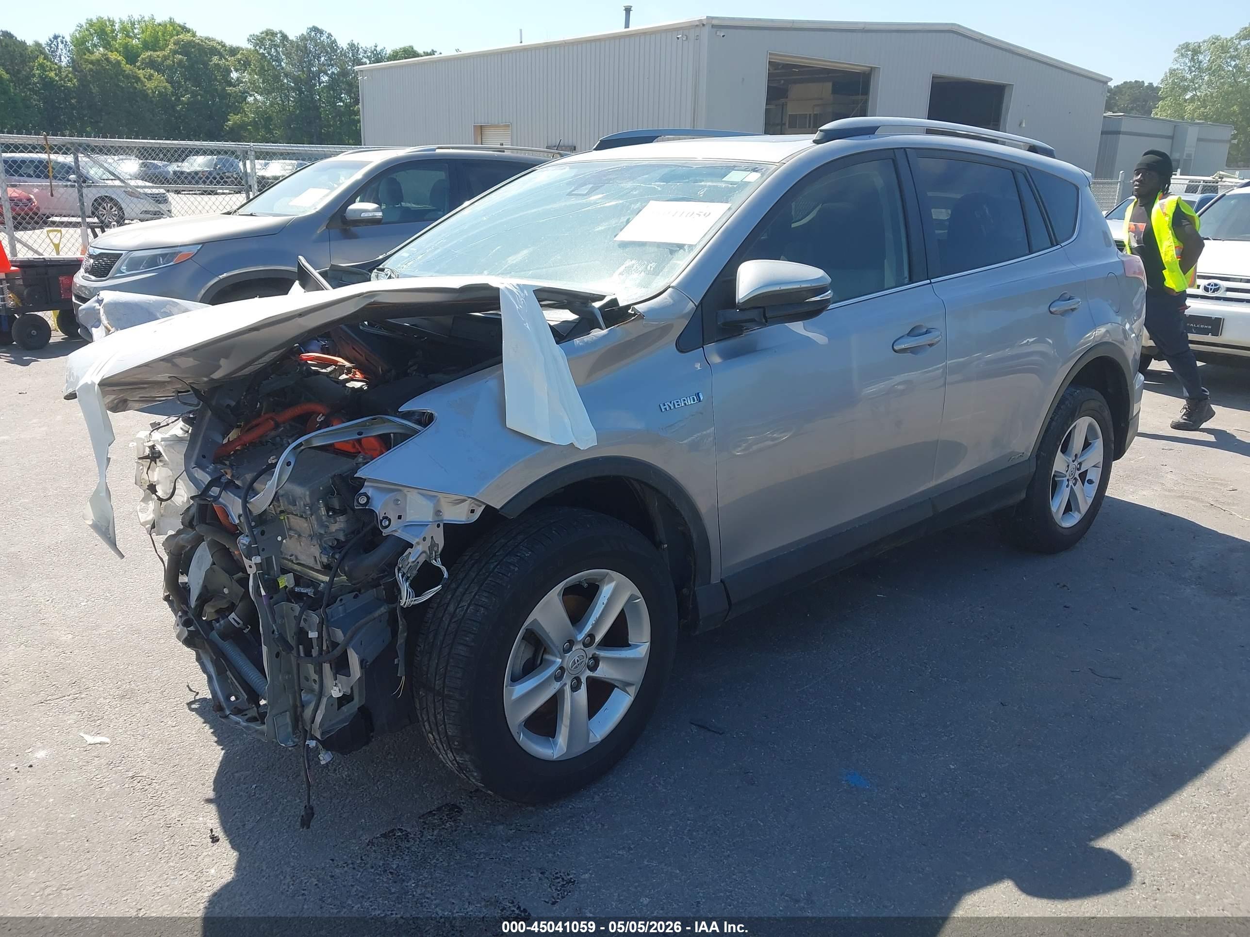 TOYOTA RAV4 image 2