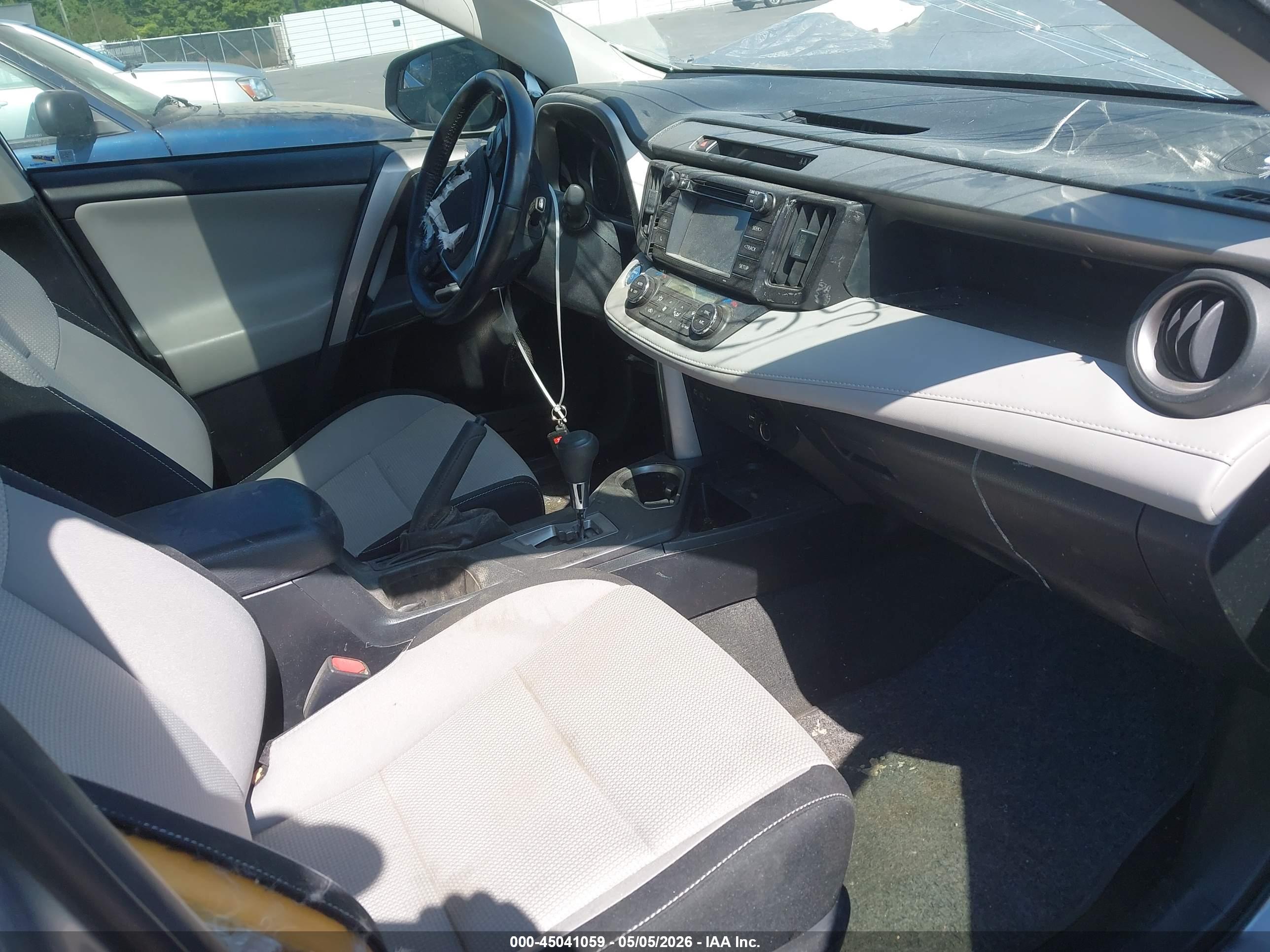 TOYOTA RAV4 image 5