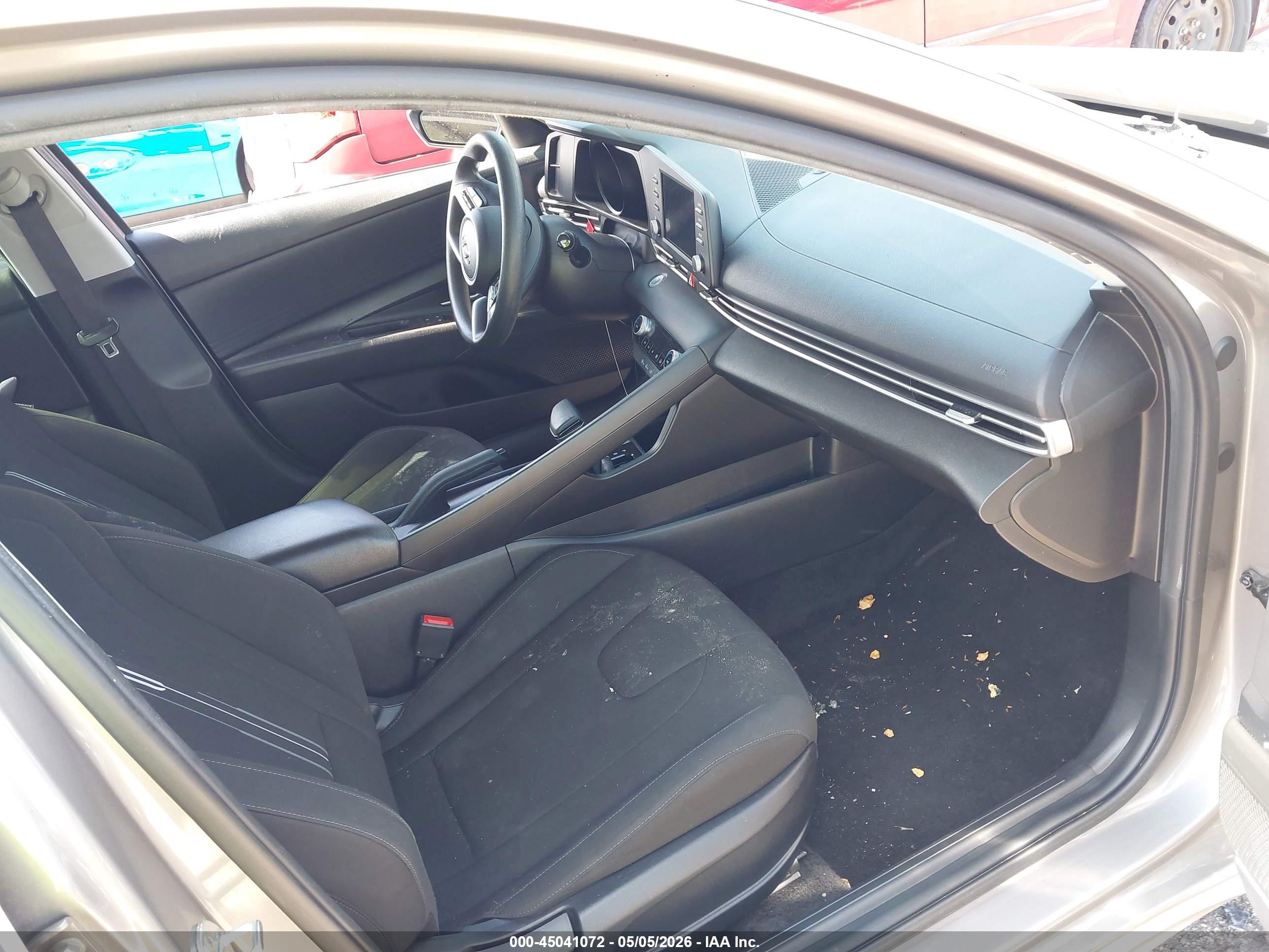 HYUNDAI ELANTRA image 5