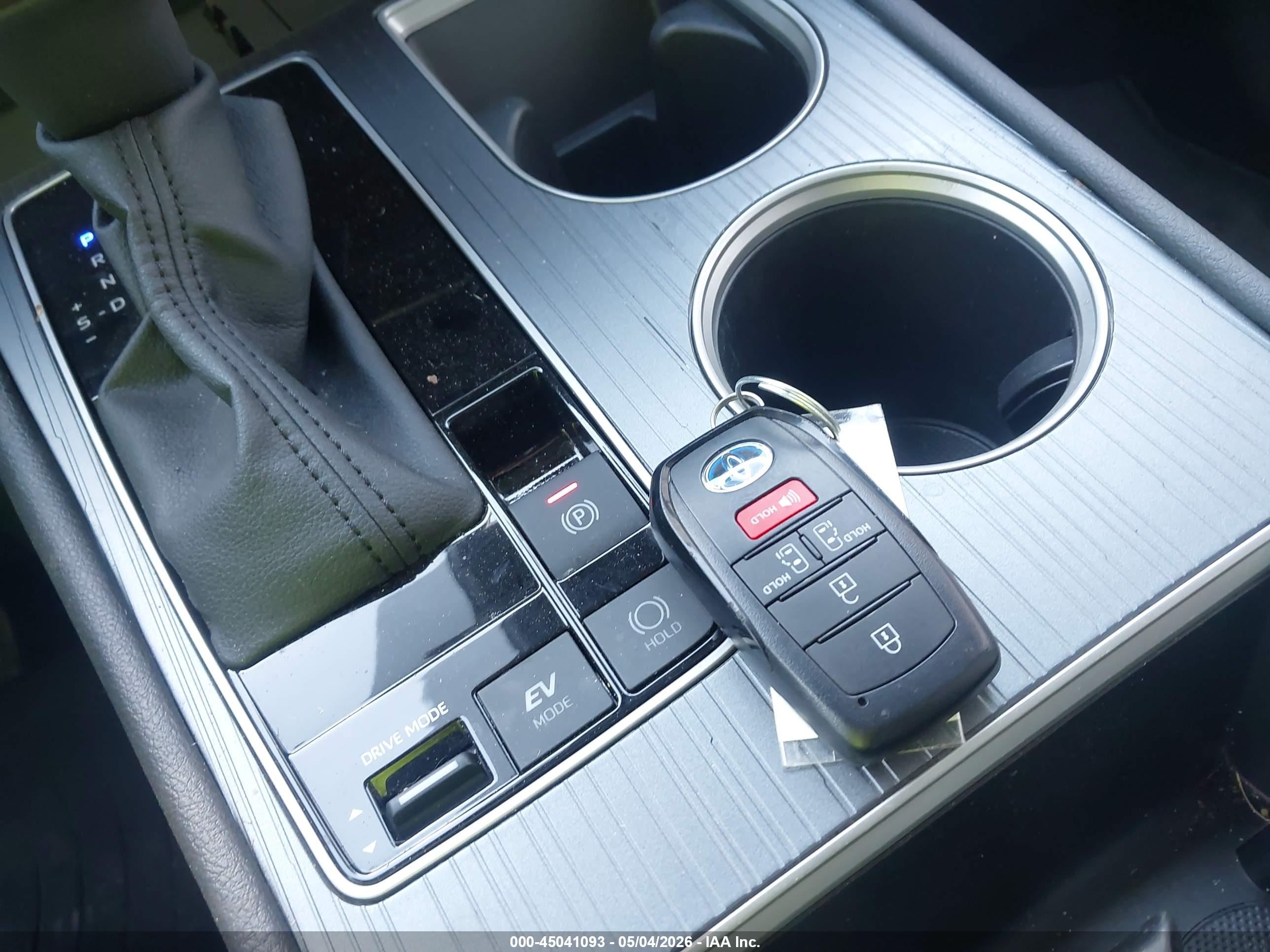 TOYOTA SIENNA image 11