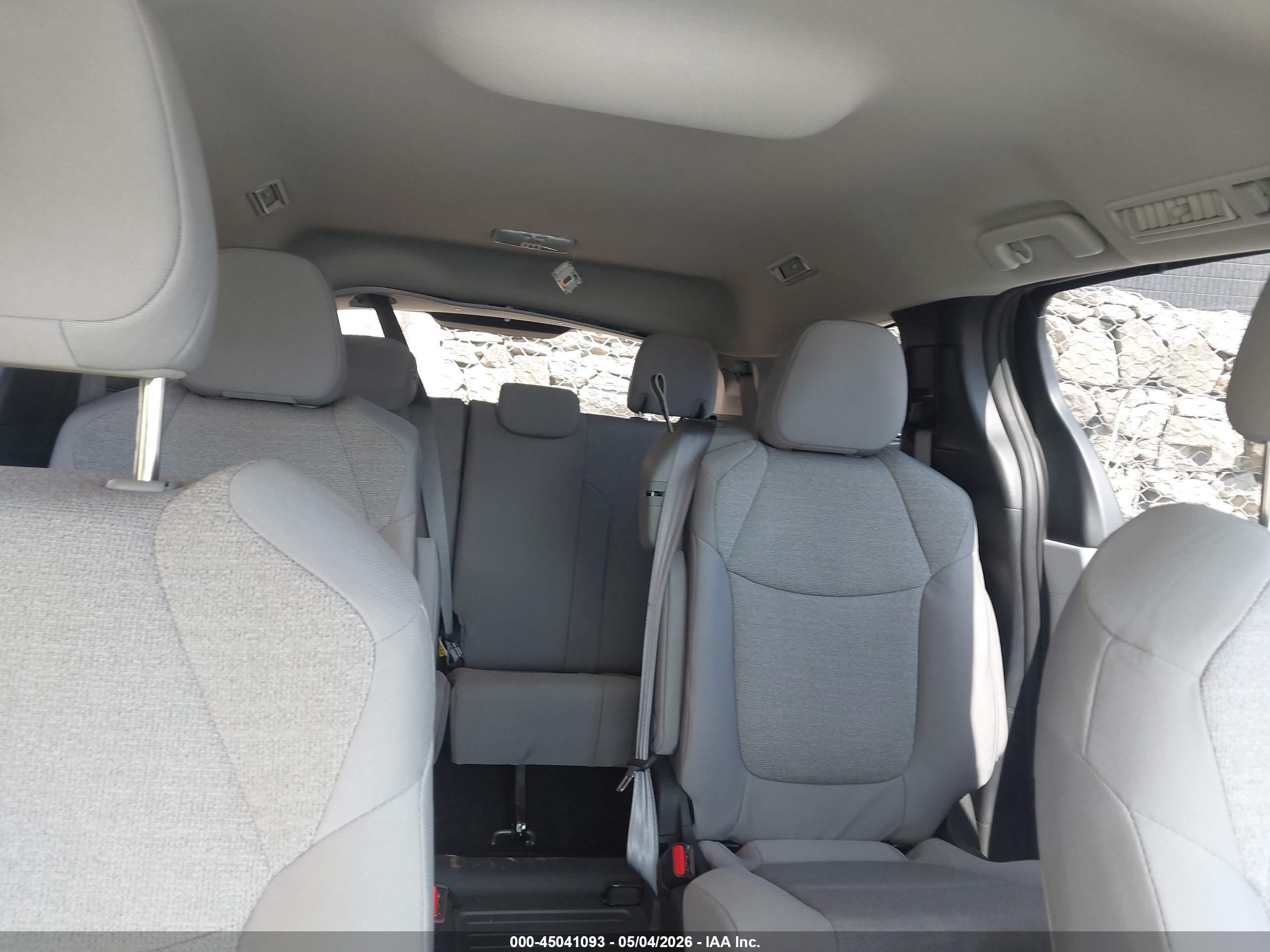 TOYOTA SIENNA image 8