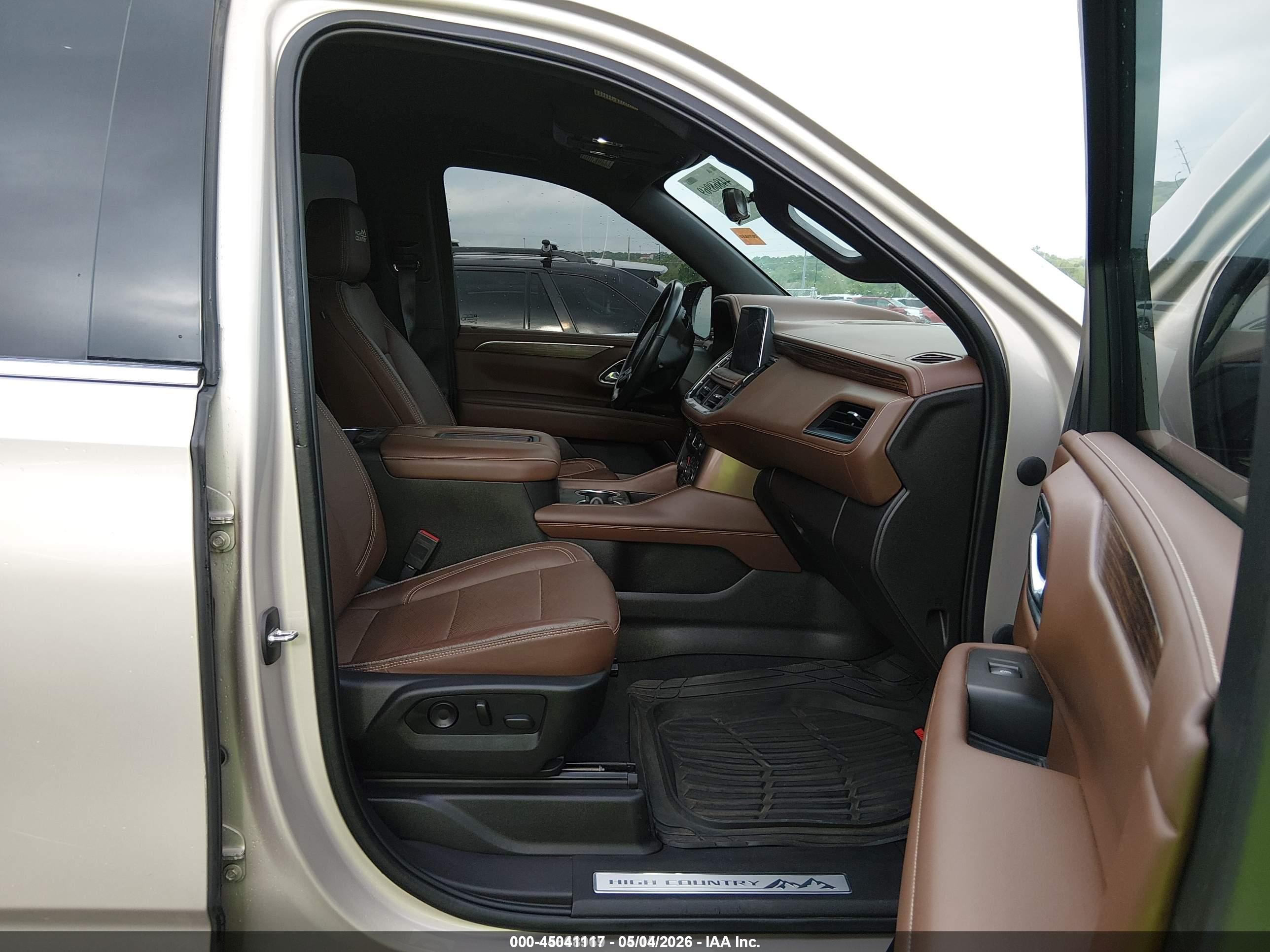 CHEVROLET SUBURBAN image 5