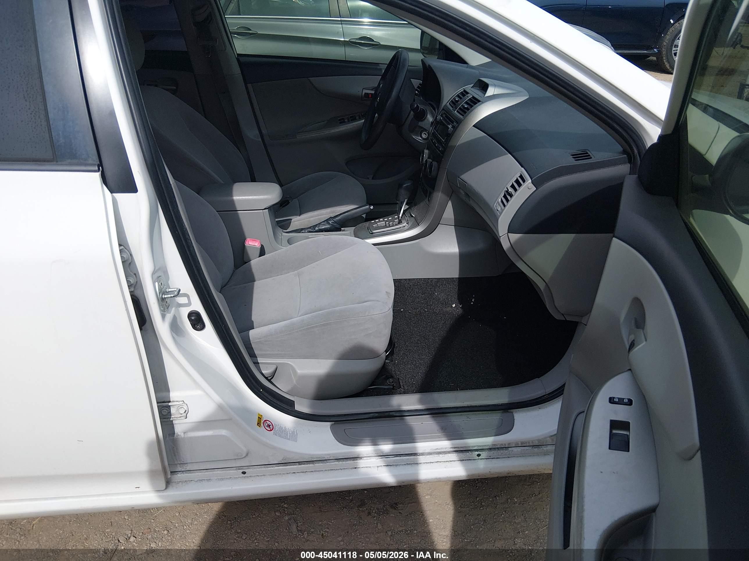 TOYOTA COROLLA image 5
