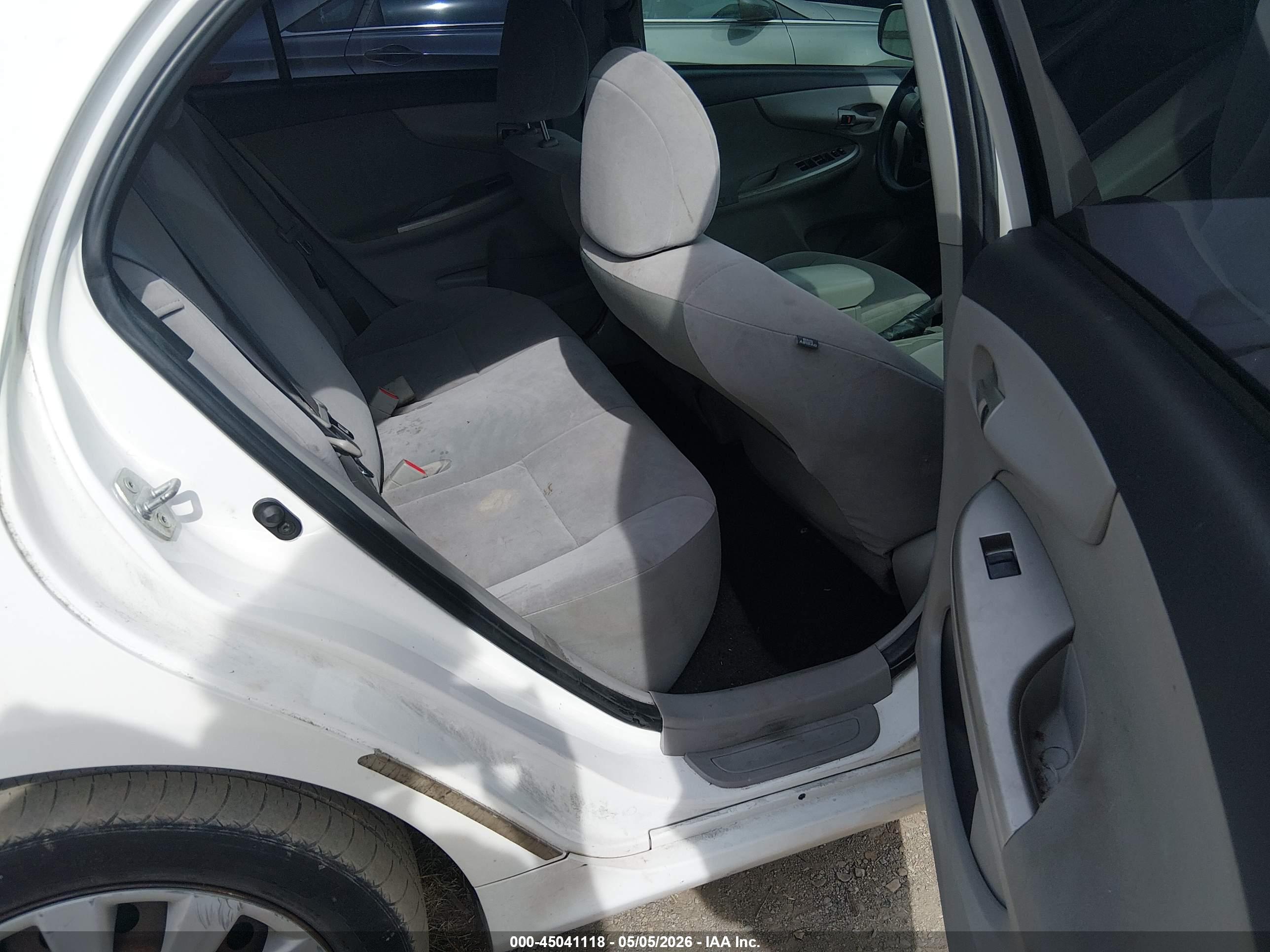 TOYOTA COROLLA image 8