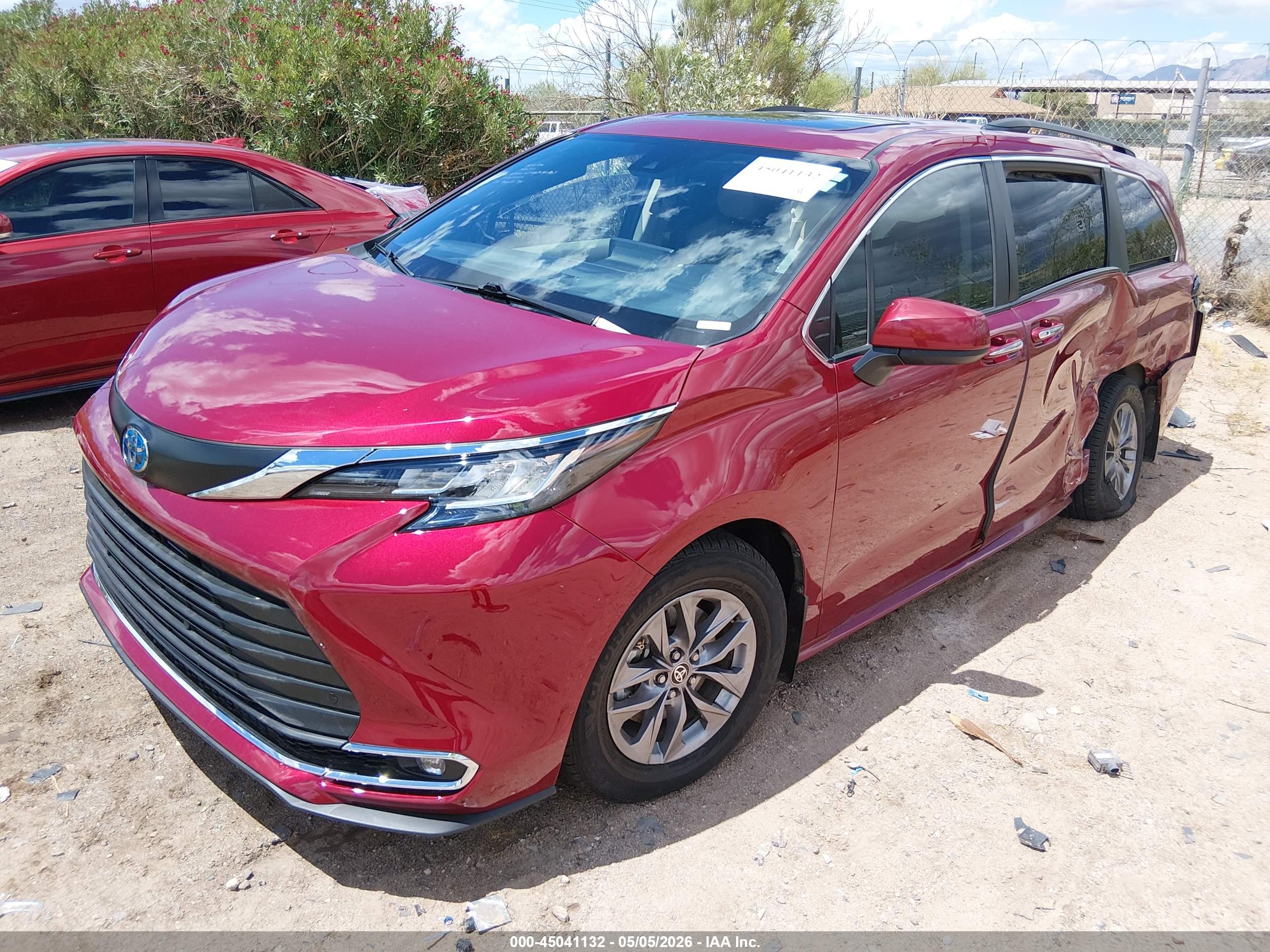 TOYOTA SIENNA image 2