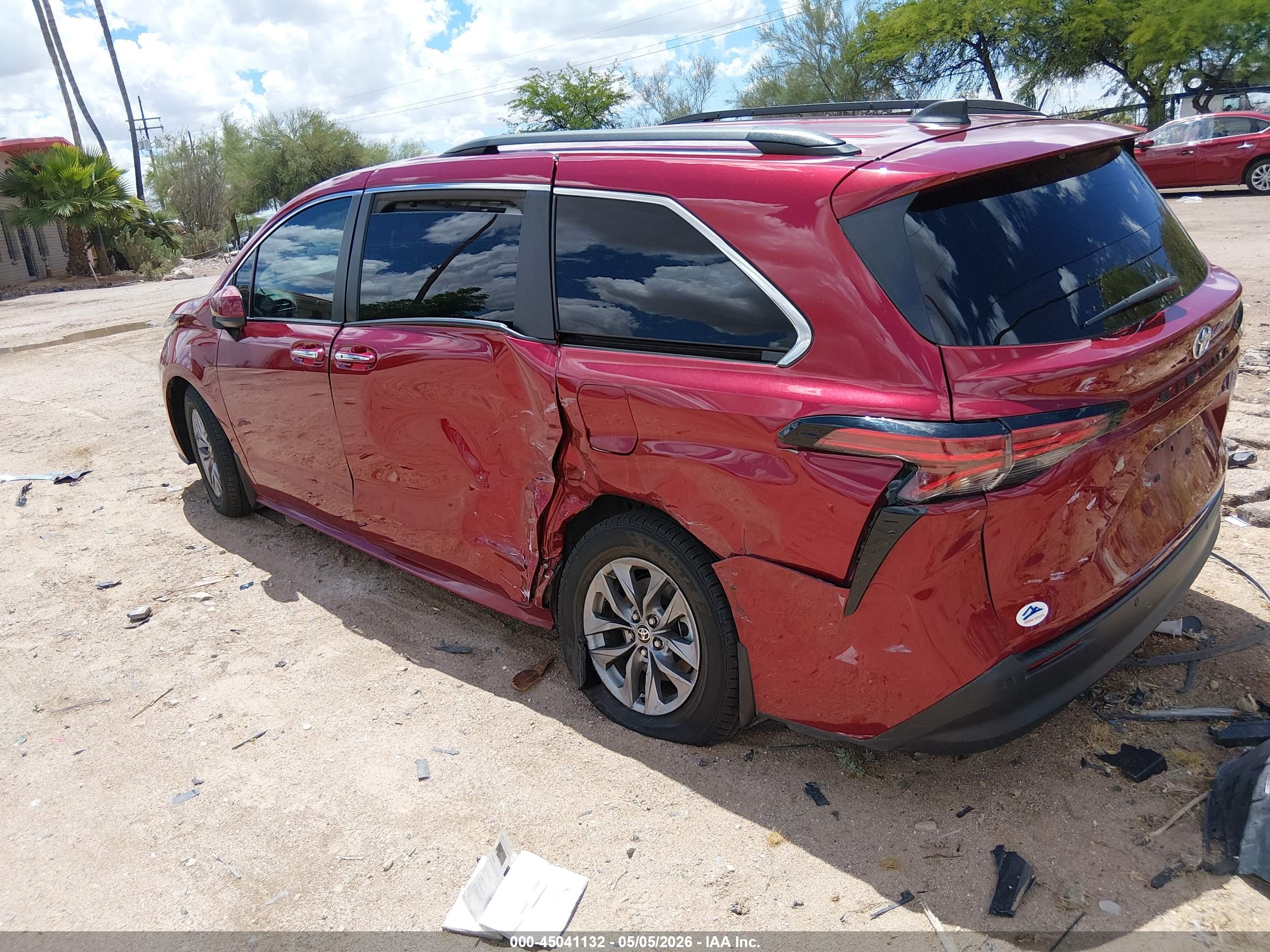 TOYOTA SIENNA image 3