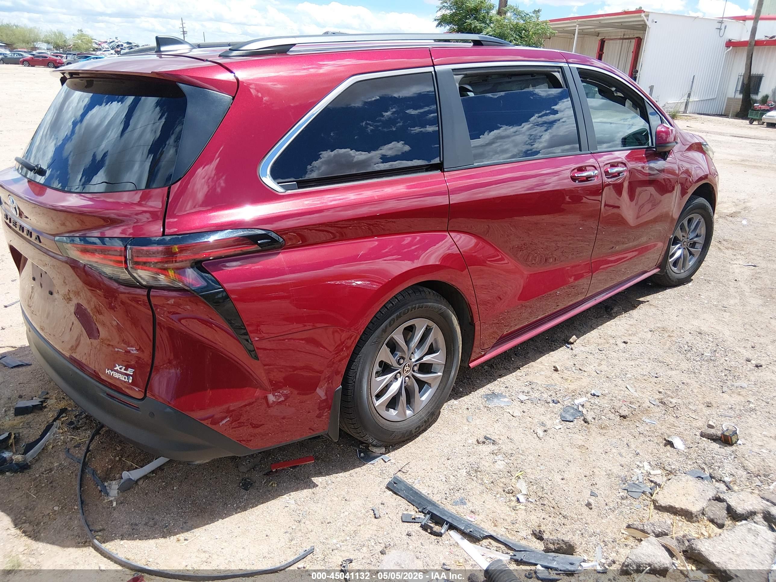 TOYOTA SIENNA image 4
