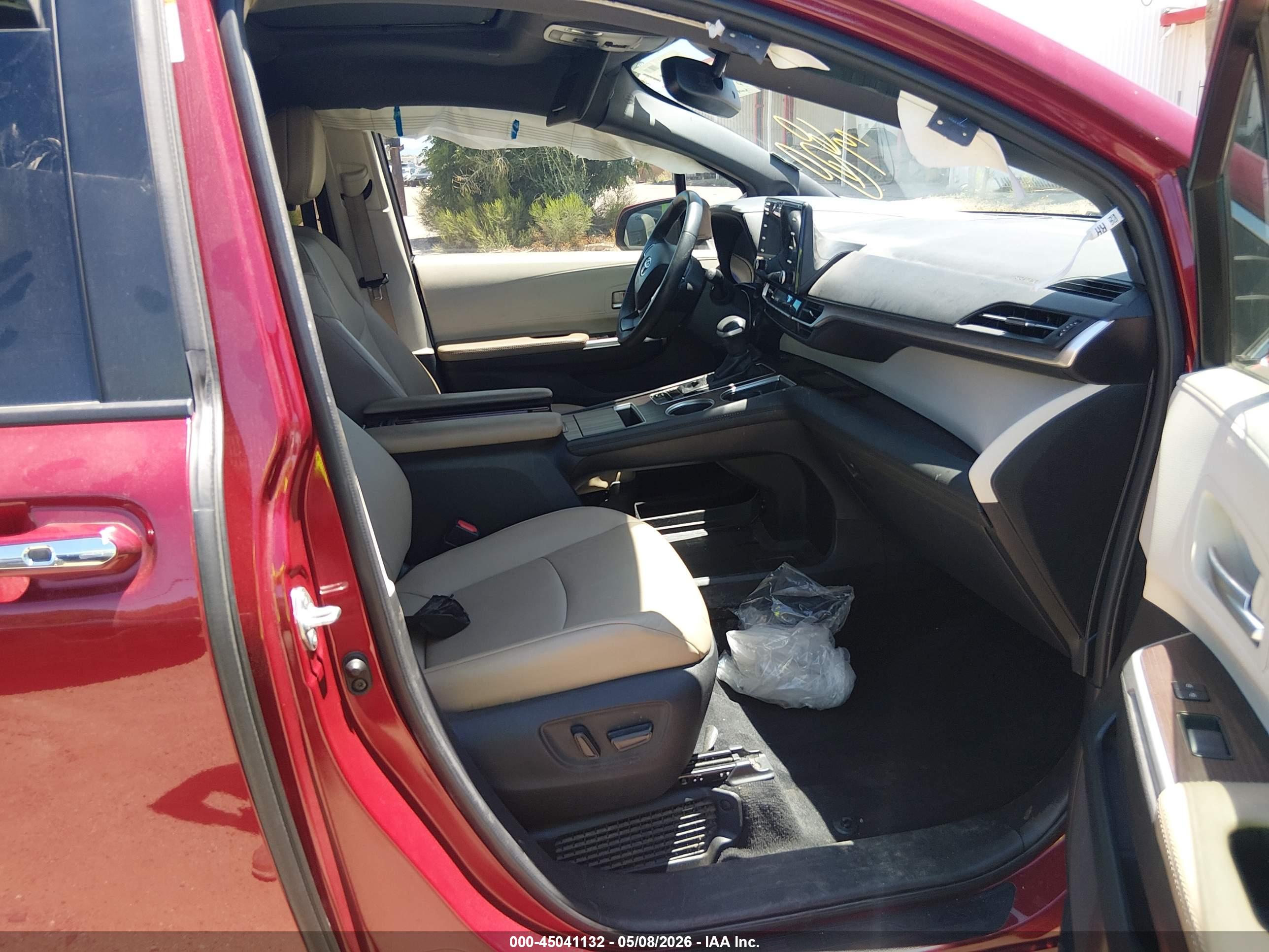 TOYOTA SIENNA image 5