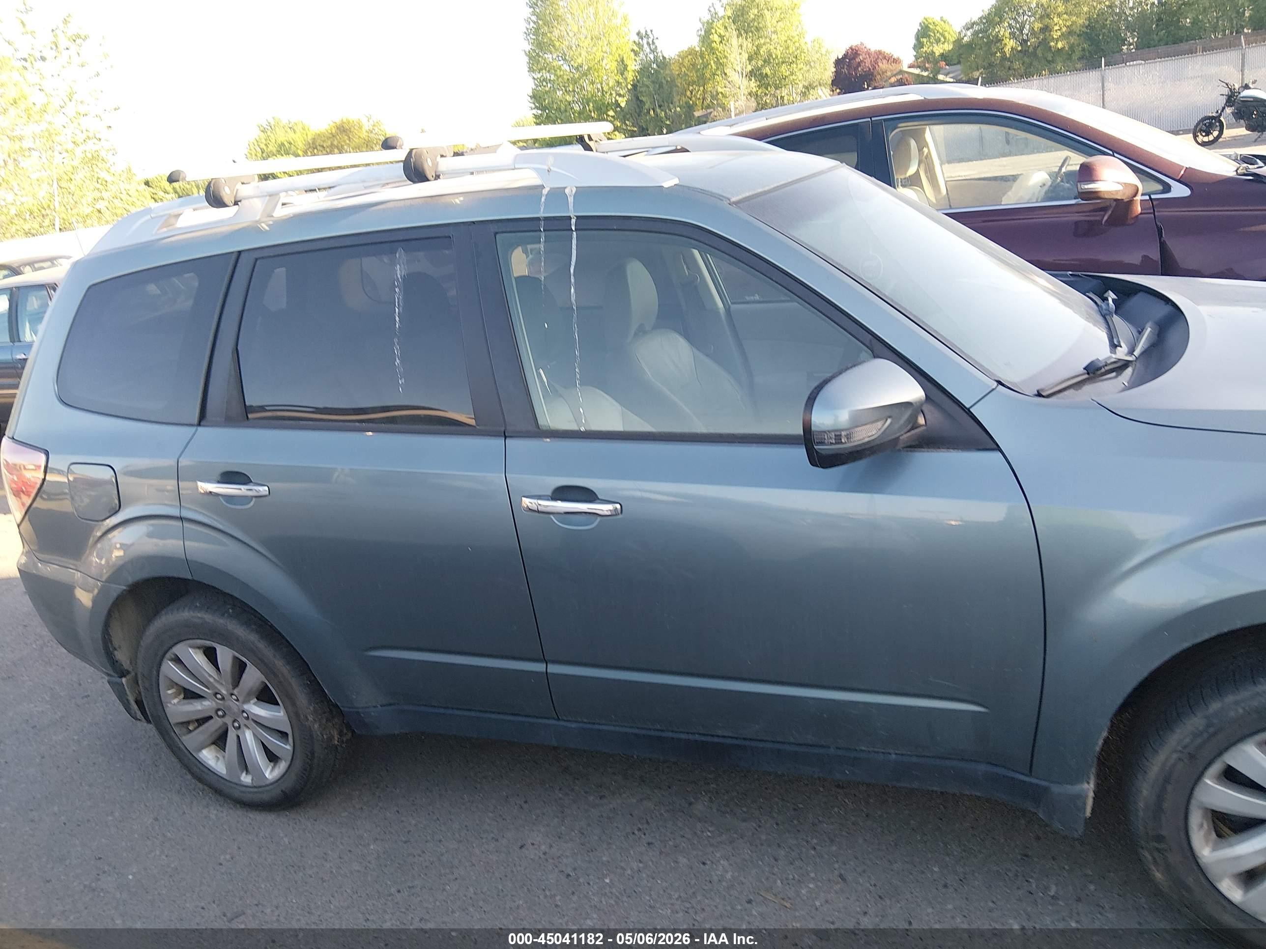 SUBARU FORESTER image 6