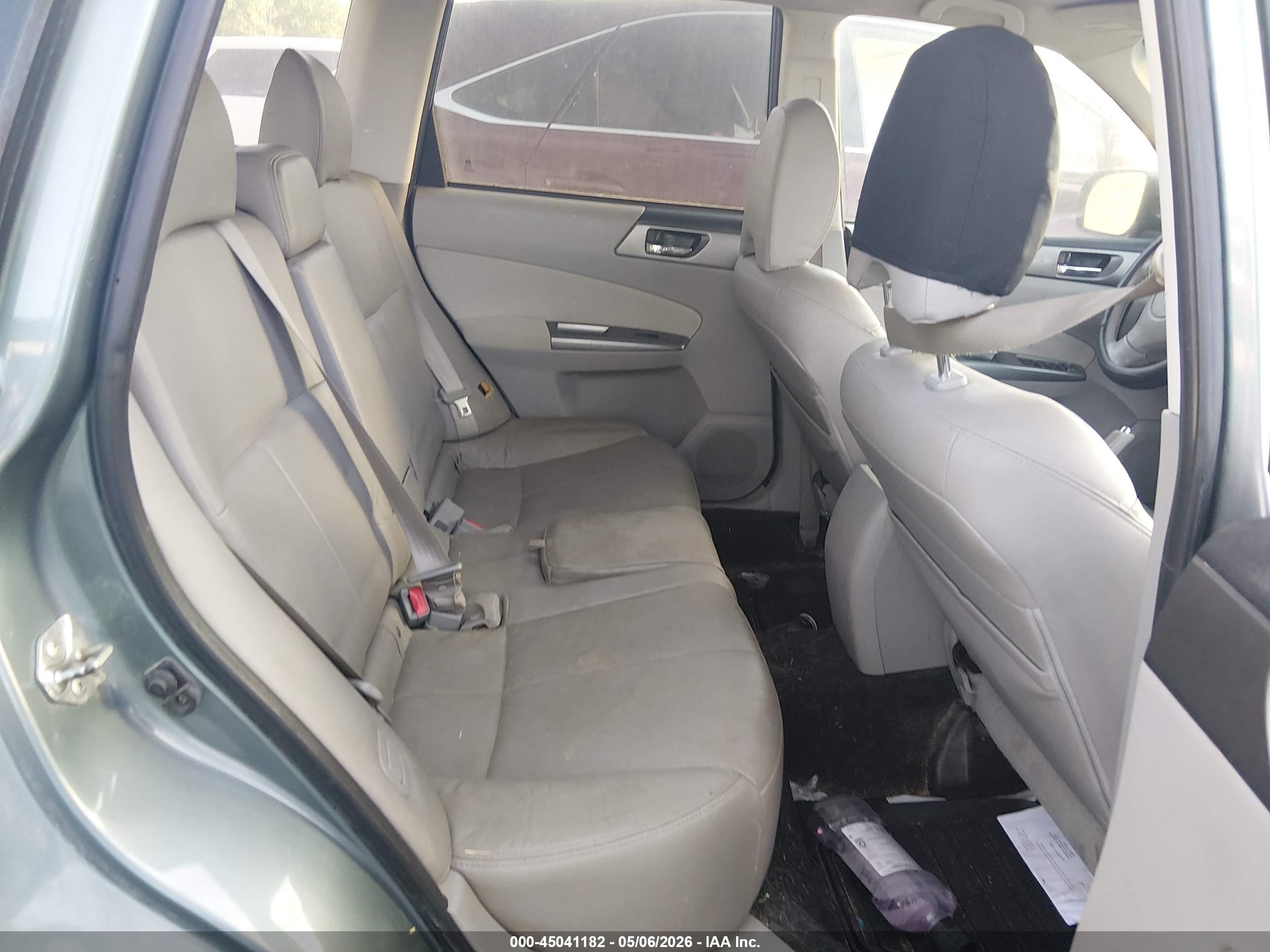 SUBARU FORESTER image 8