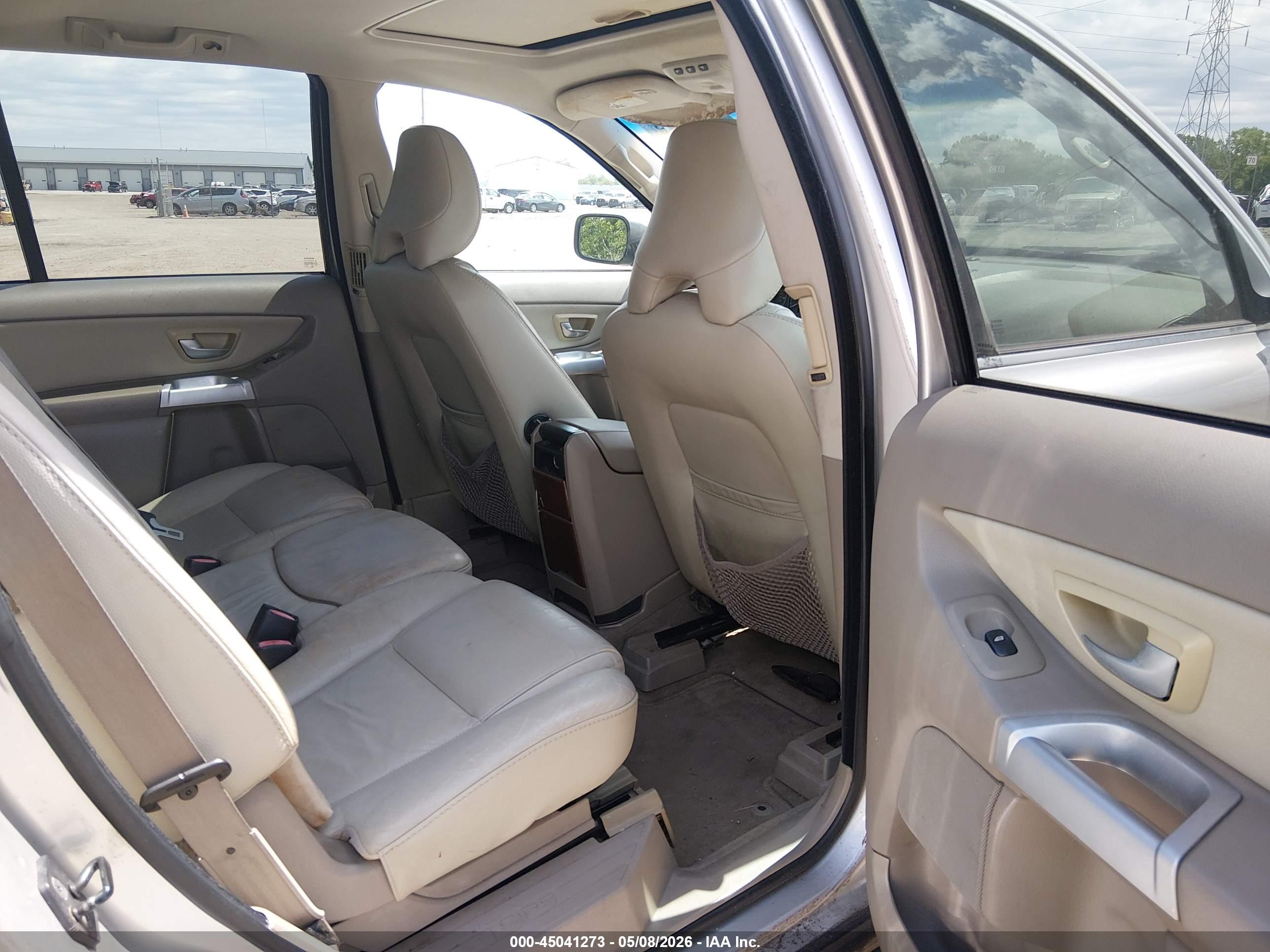 VOLVO XC90 image 8