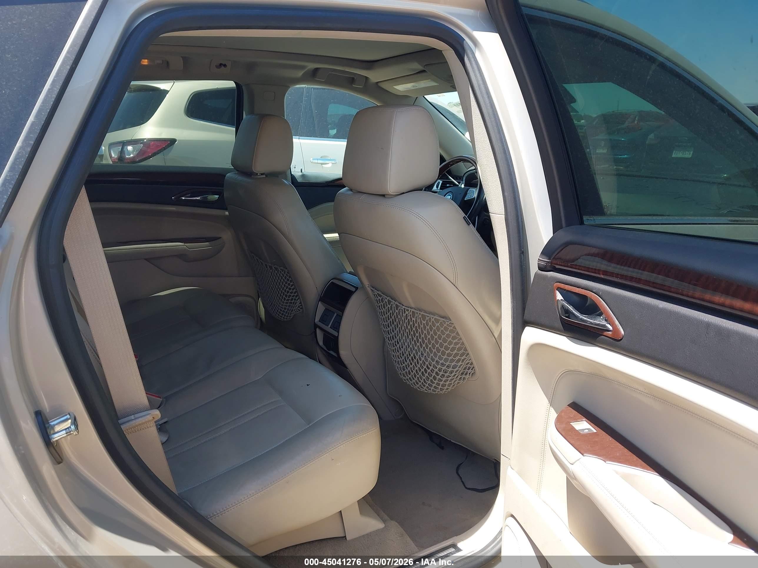CADILLAC SRX image 8