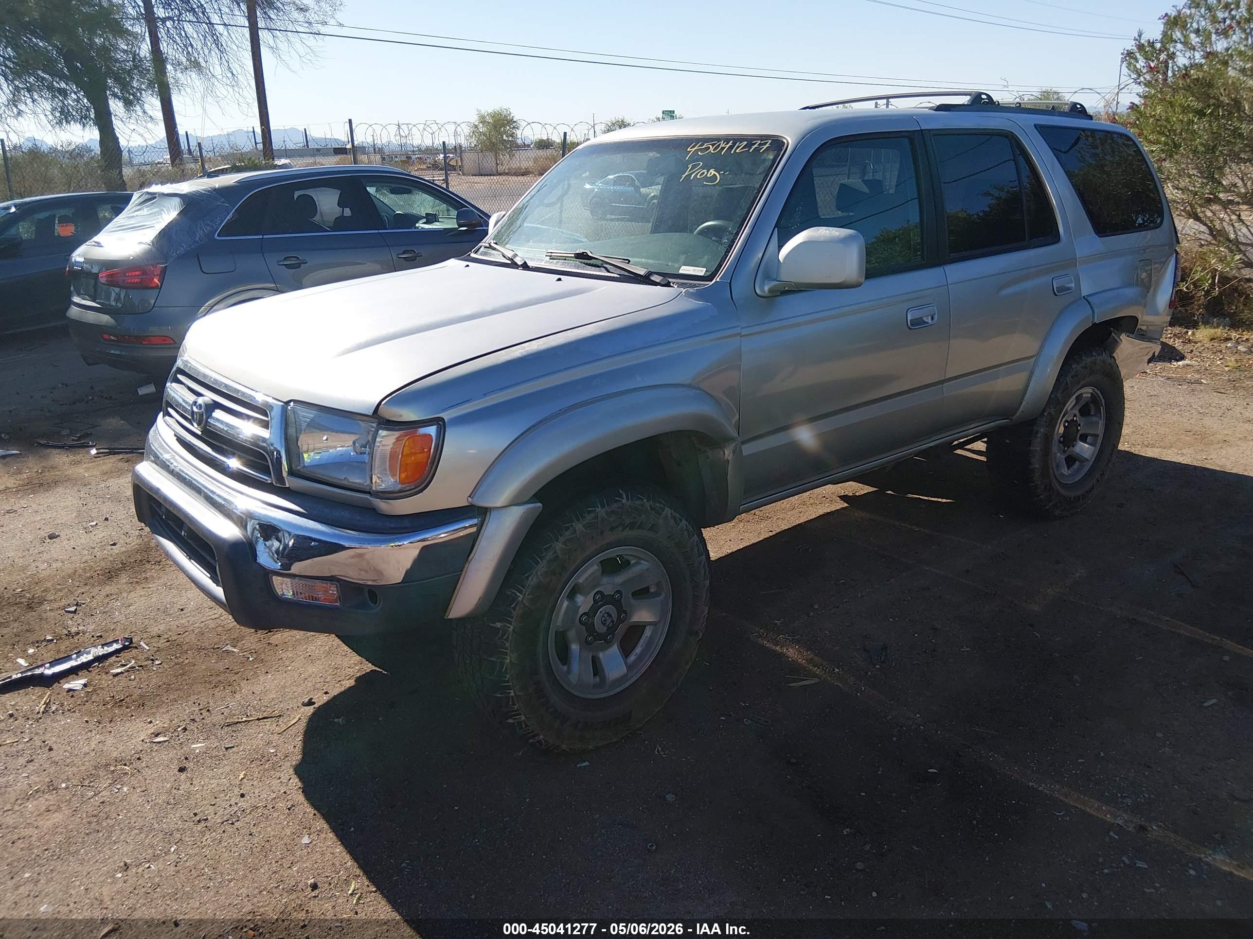 TOYOTA 4RUNNER image 2