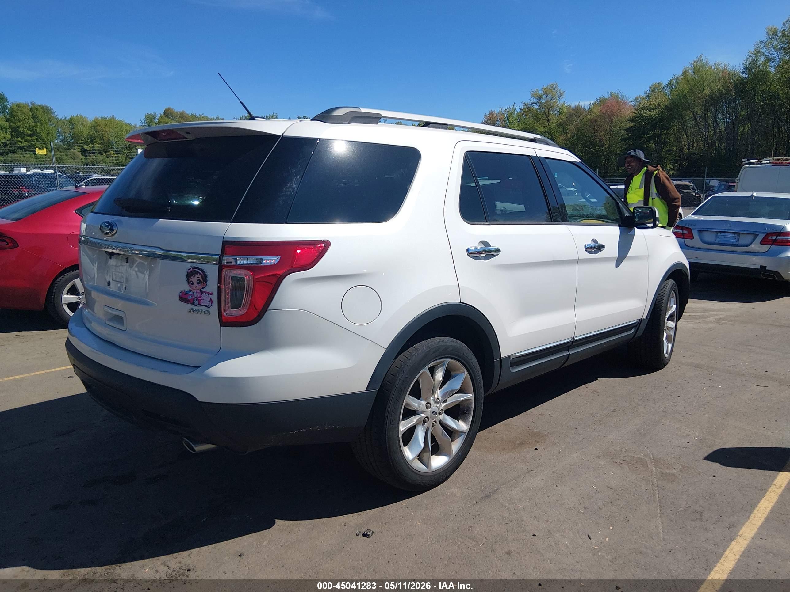 FORD EXPLORER image 4