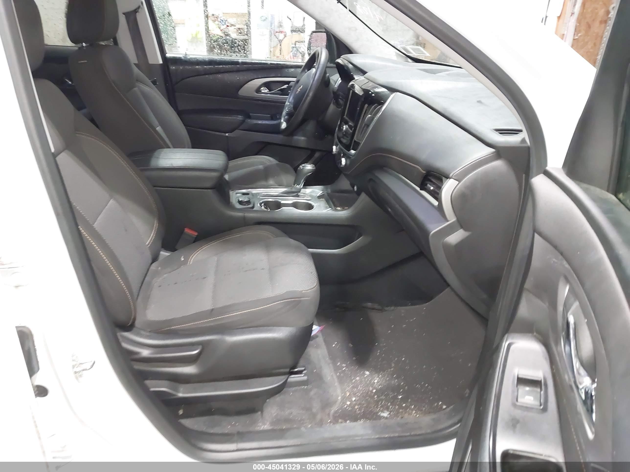 CHEVROLET TRAVERSE image 5