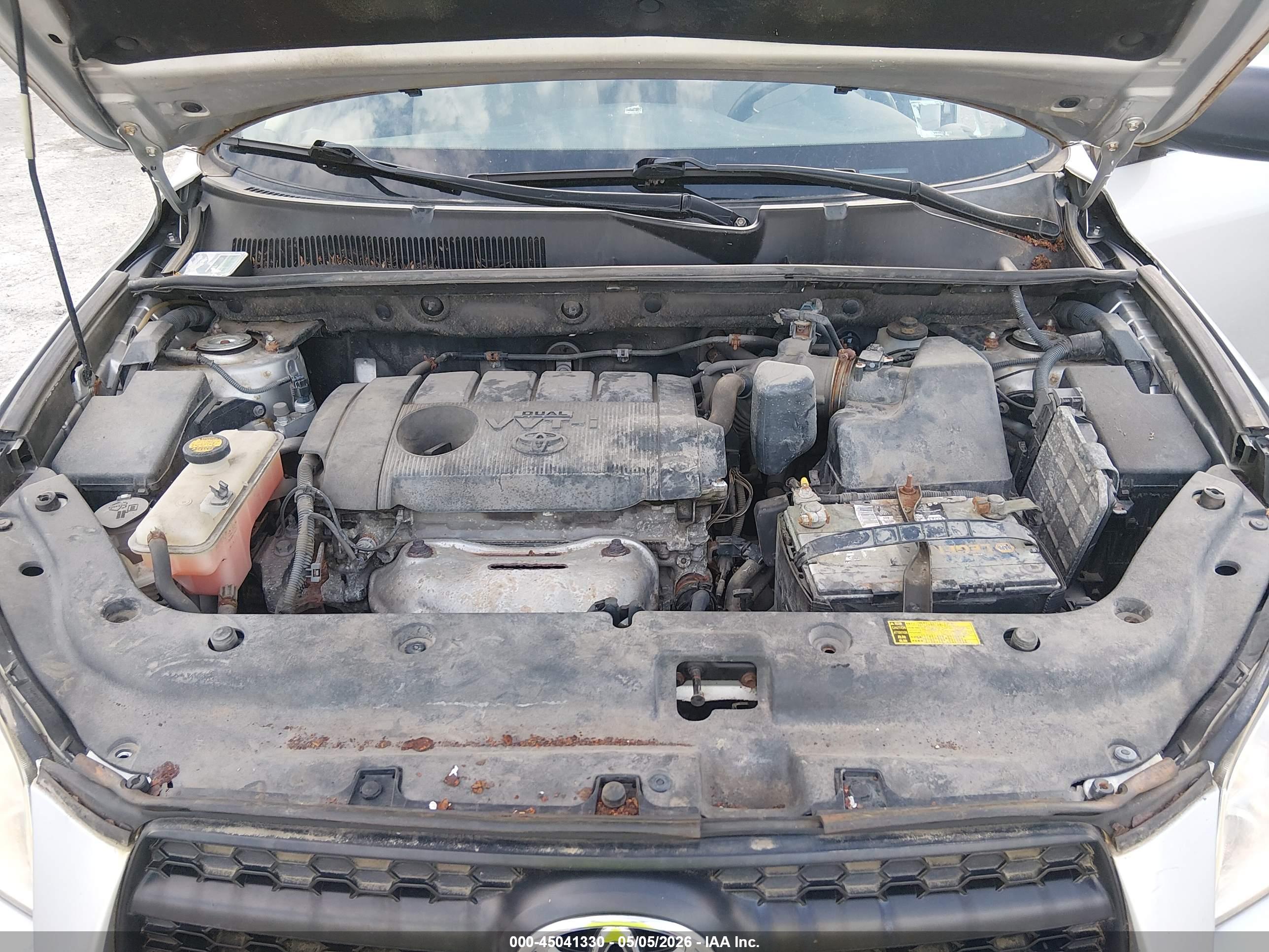 TOYOTA RAV4 image 10