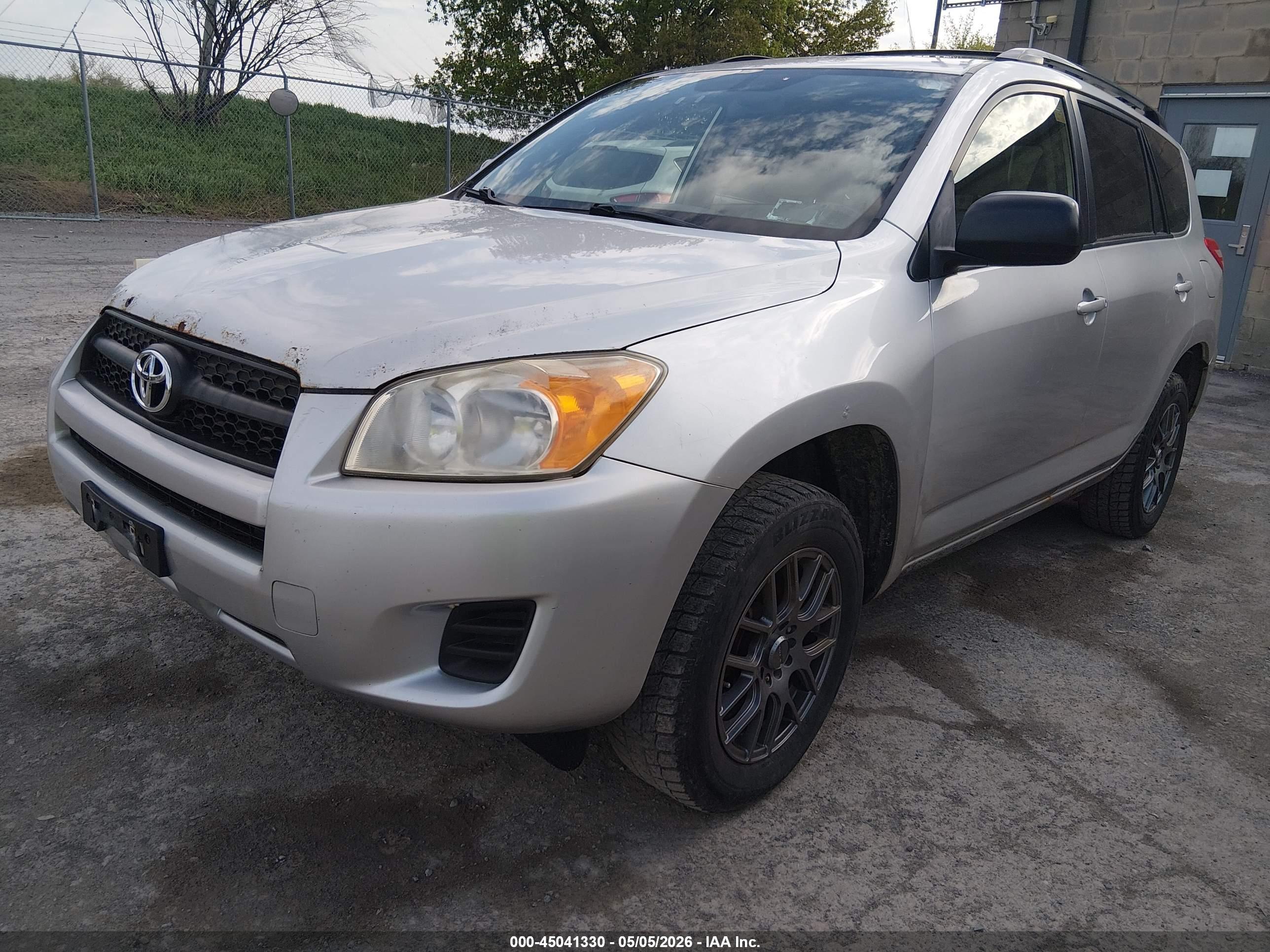 TOYOTA RAV4 image 2