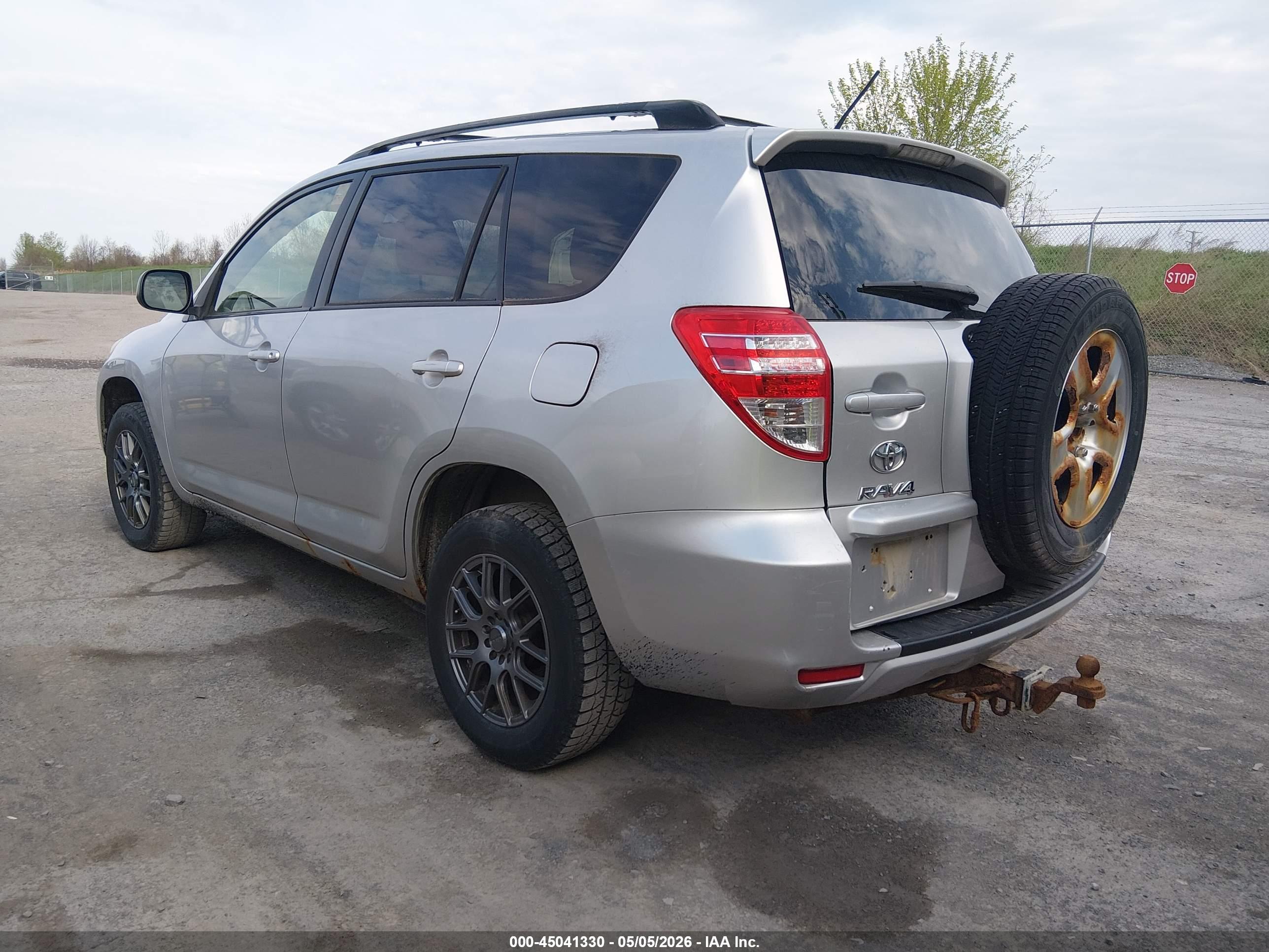 TOYOTA RAV4 image 3