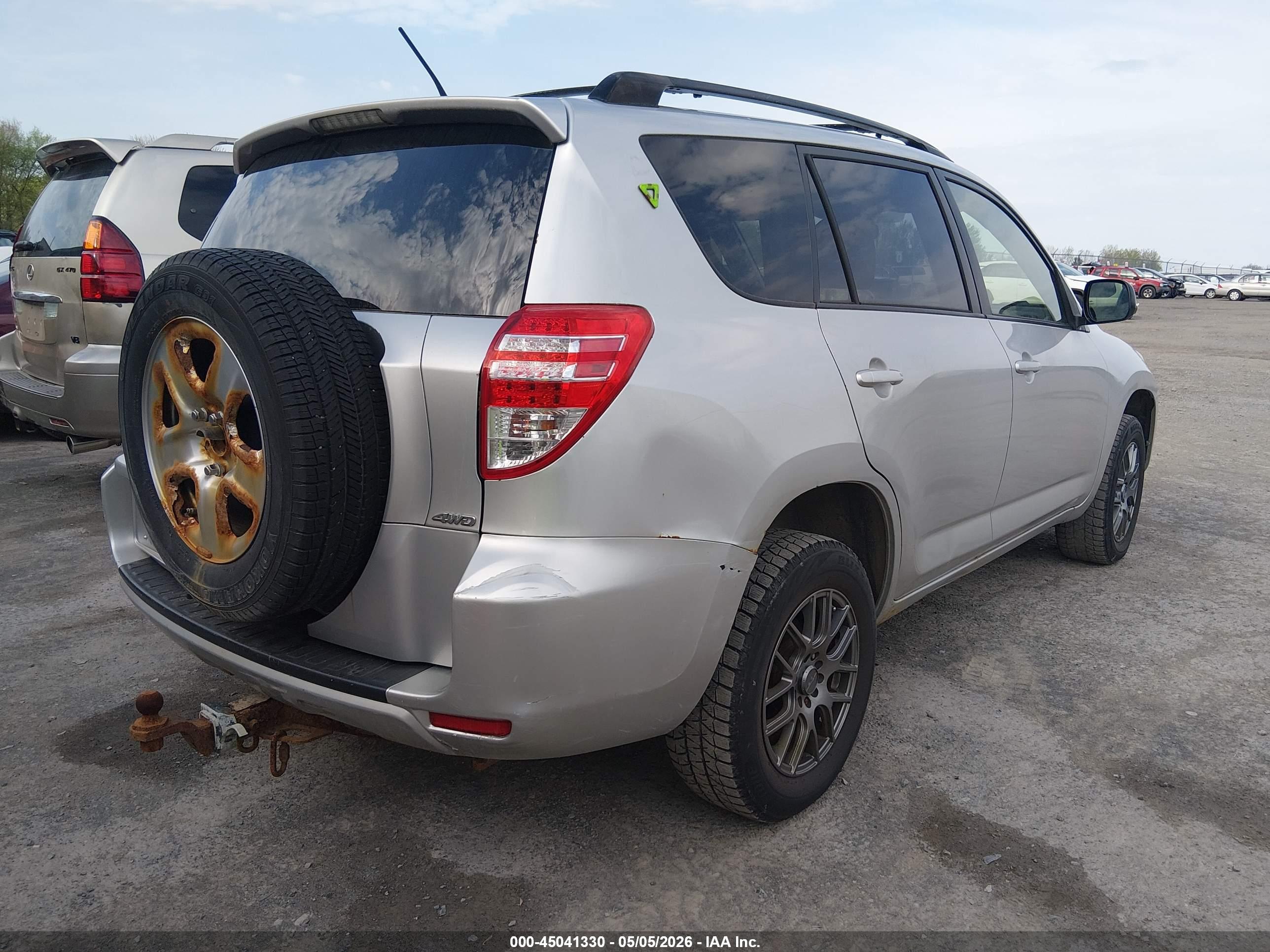 TOYOTA RAV4 image 4