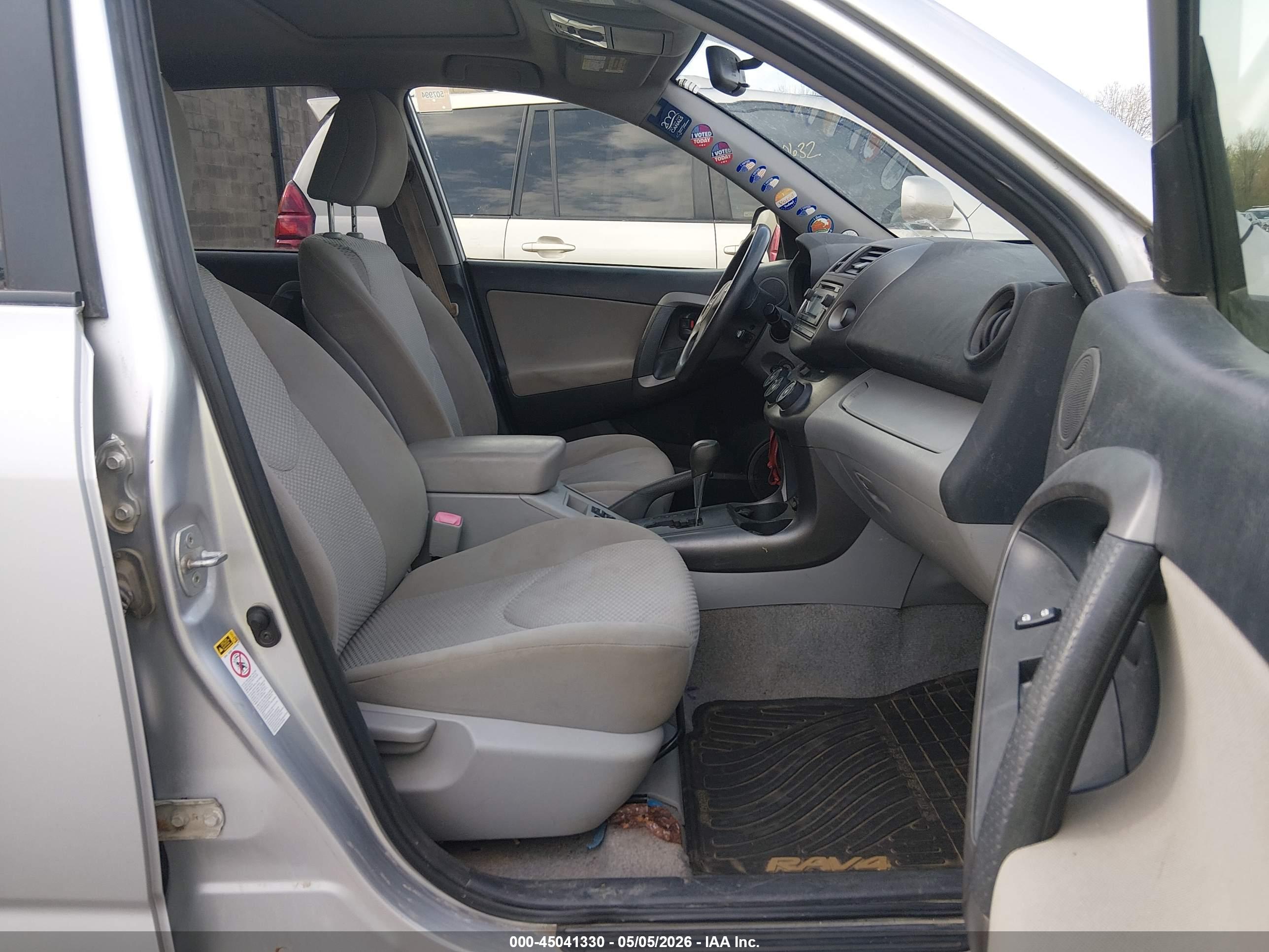 TOYOTA RAV4 image 5