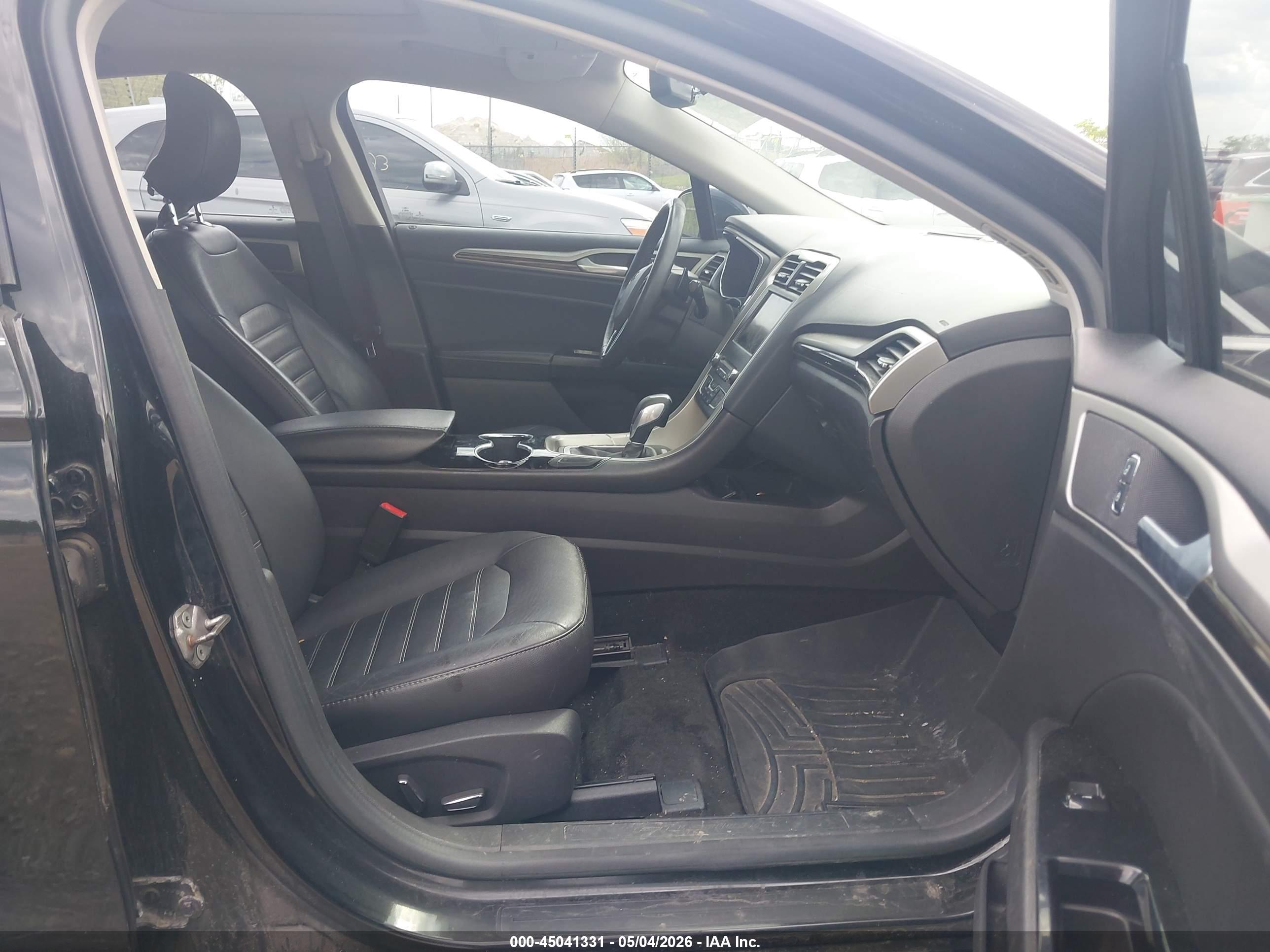 FORD FUSION image 5