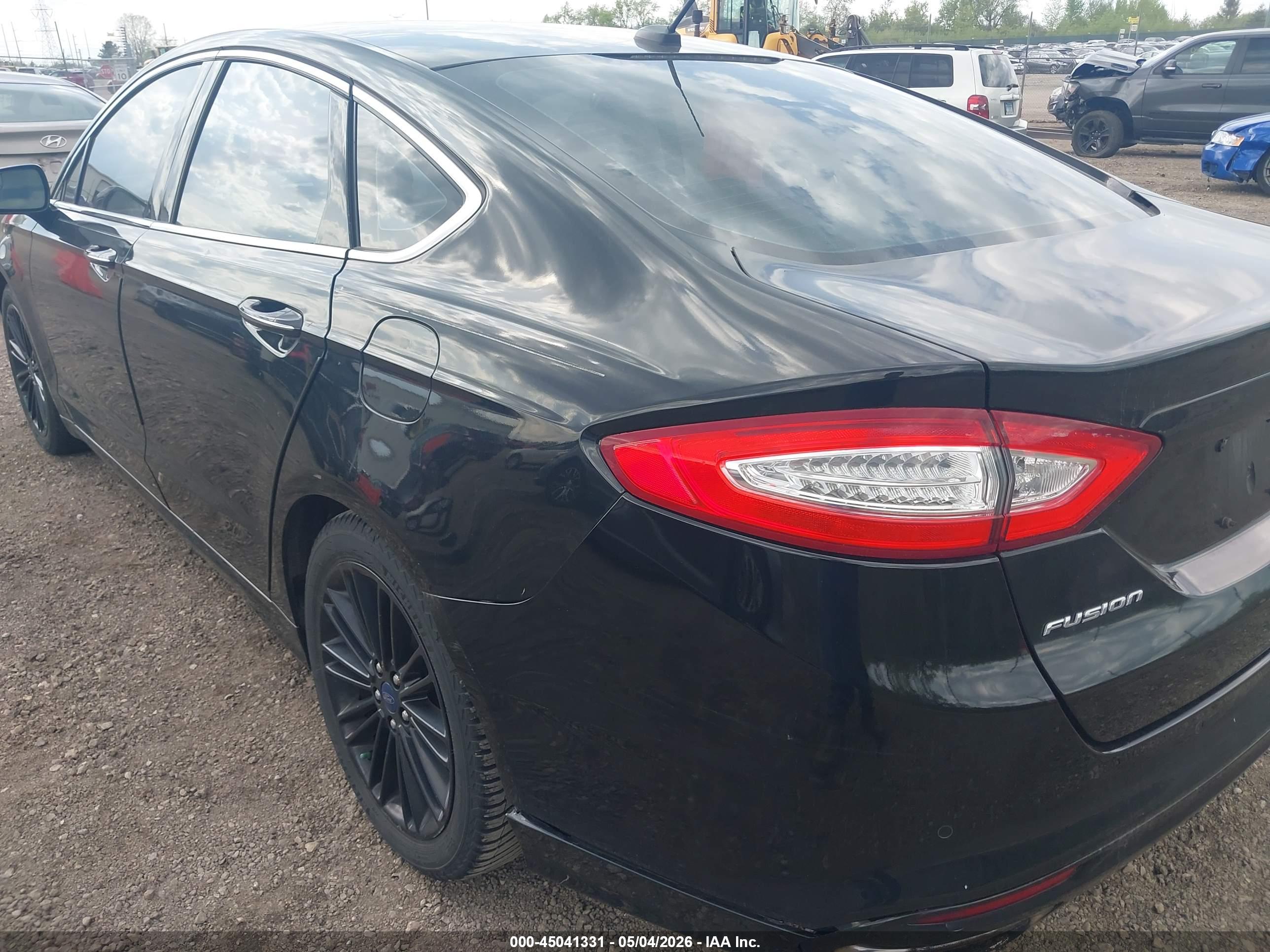 FORD FUSION image 6